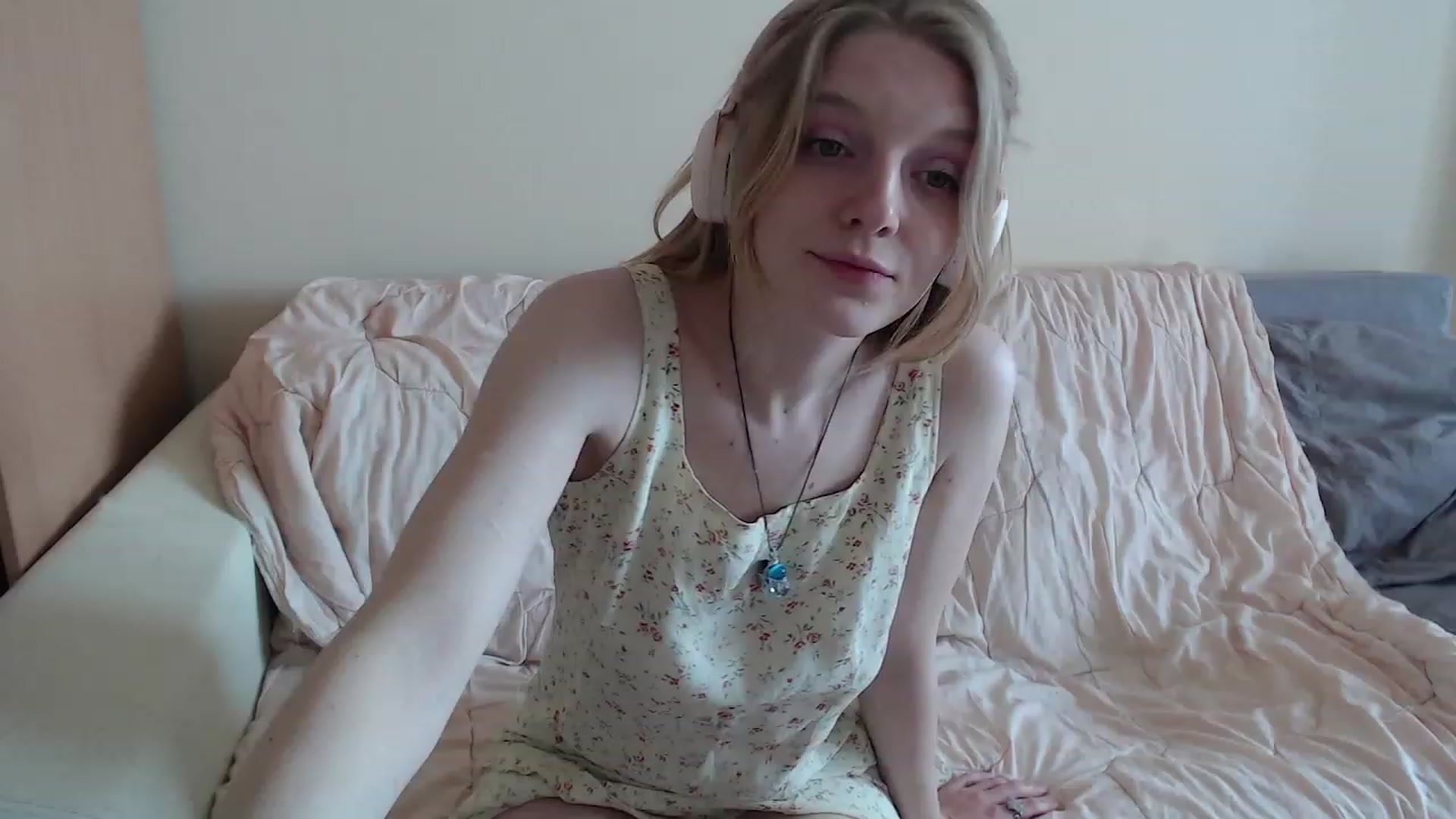 Gallery image thumbnail from LunarWltch's myfreecams stream on, 05/15/2023, 11:27 image 6 of 20