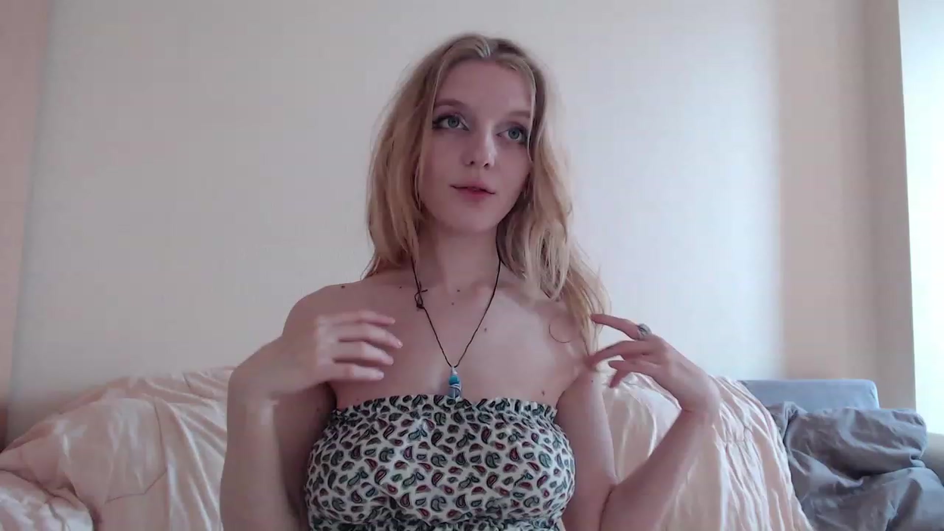 Gallery image thumbnail from LunarWltch's myfreecams stream on, 05/22/2023, 11:14 image 8 of 20