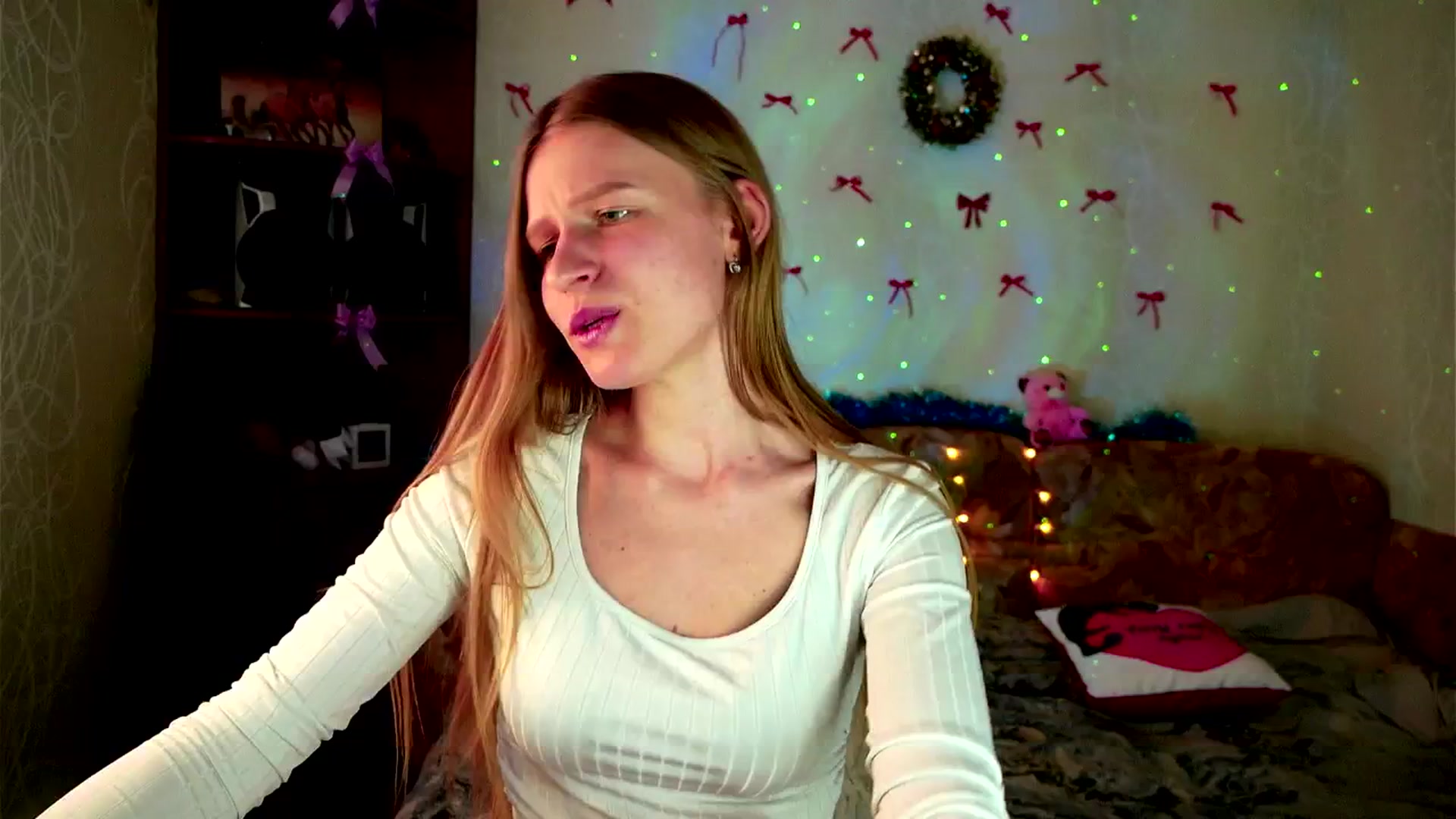 Gallery image thumbnail from Lunaria_a's myfreecams stream on, 03/09/2026, 12:45 image 14 of 20