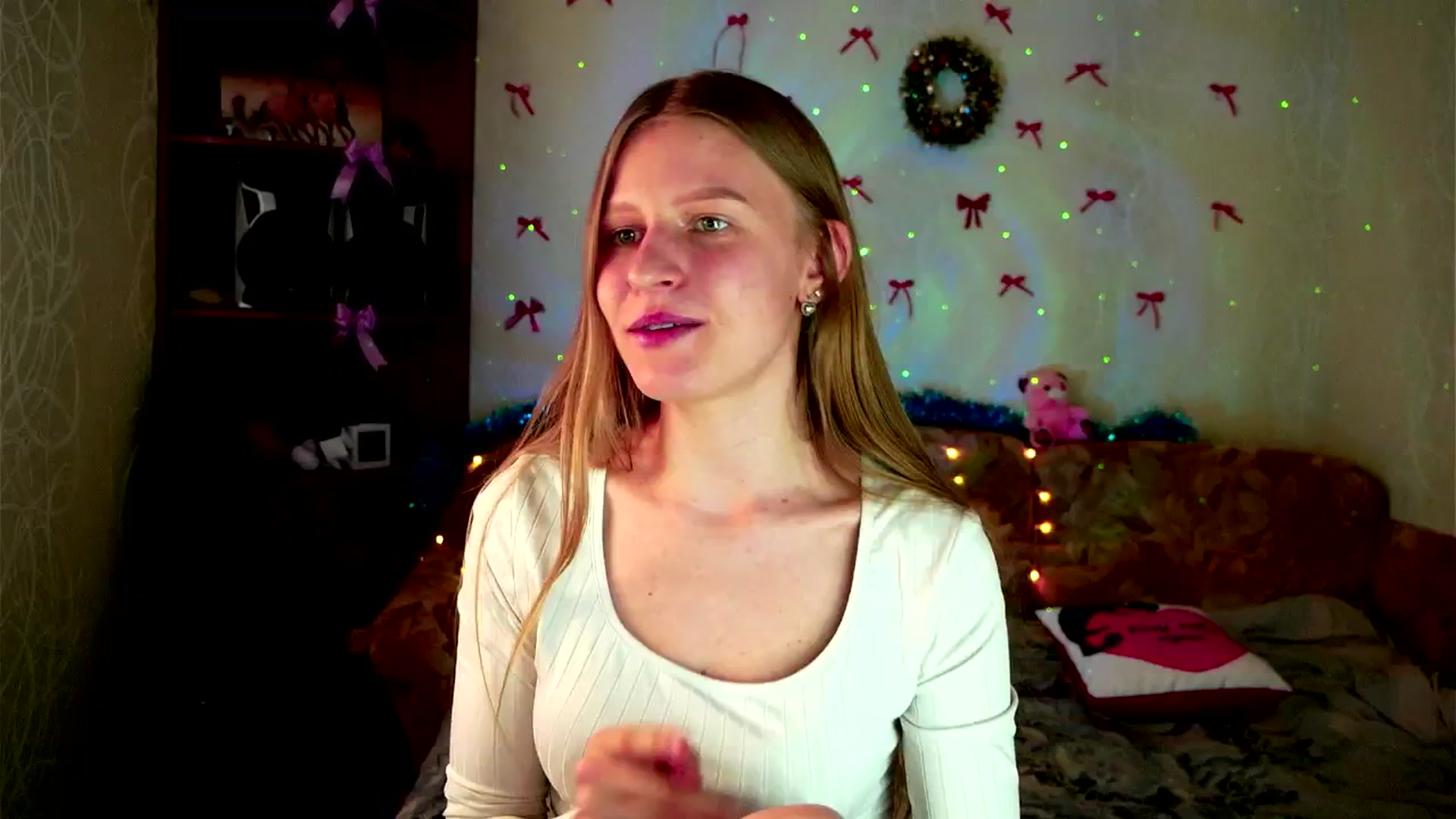 Gallery image thumbnail from Lunaria_a's myfreecams stream on, 03/09/2026, 12:45 image 13 of 20