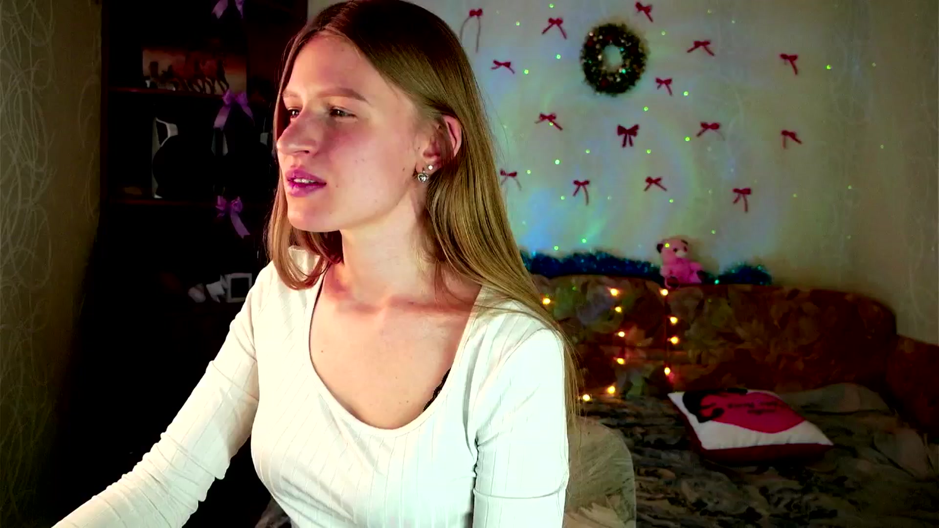 Gallery image thumbnail from Lunaria_a's myfreecams stream on, 03/09/2026, 12:45 image 11 of 20