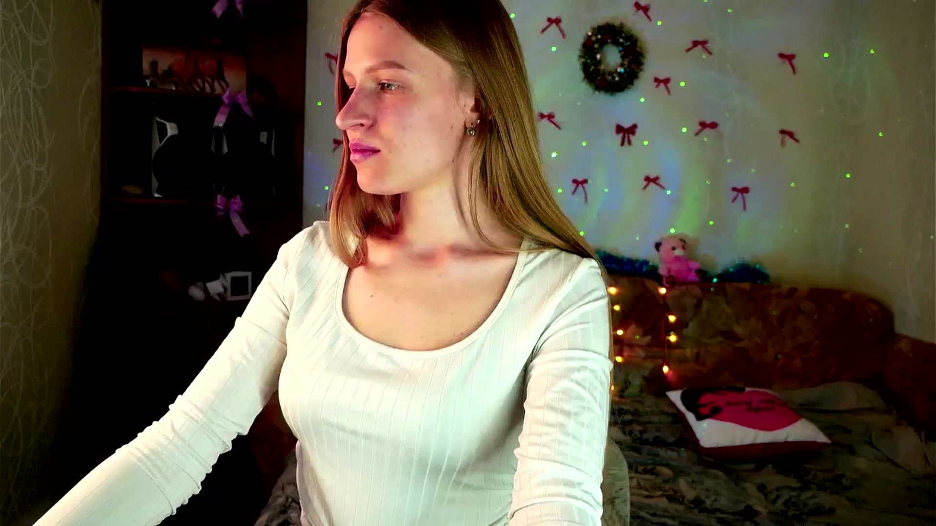Gallery image thumbnail from Lunaria_a's myfreecams stream on, 03/09/2026, 12:45 image 18 of 20