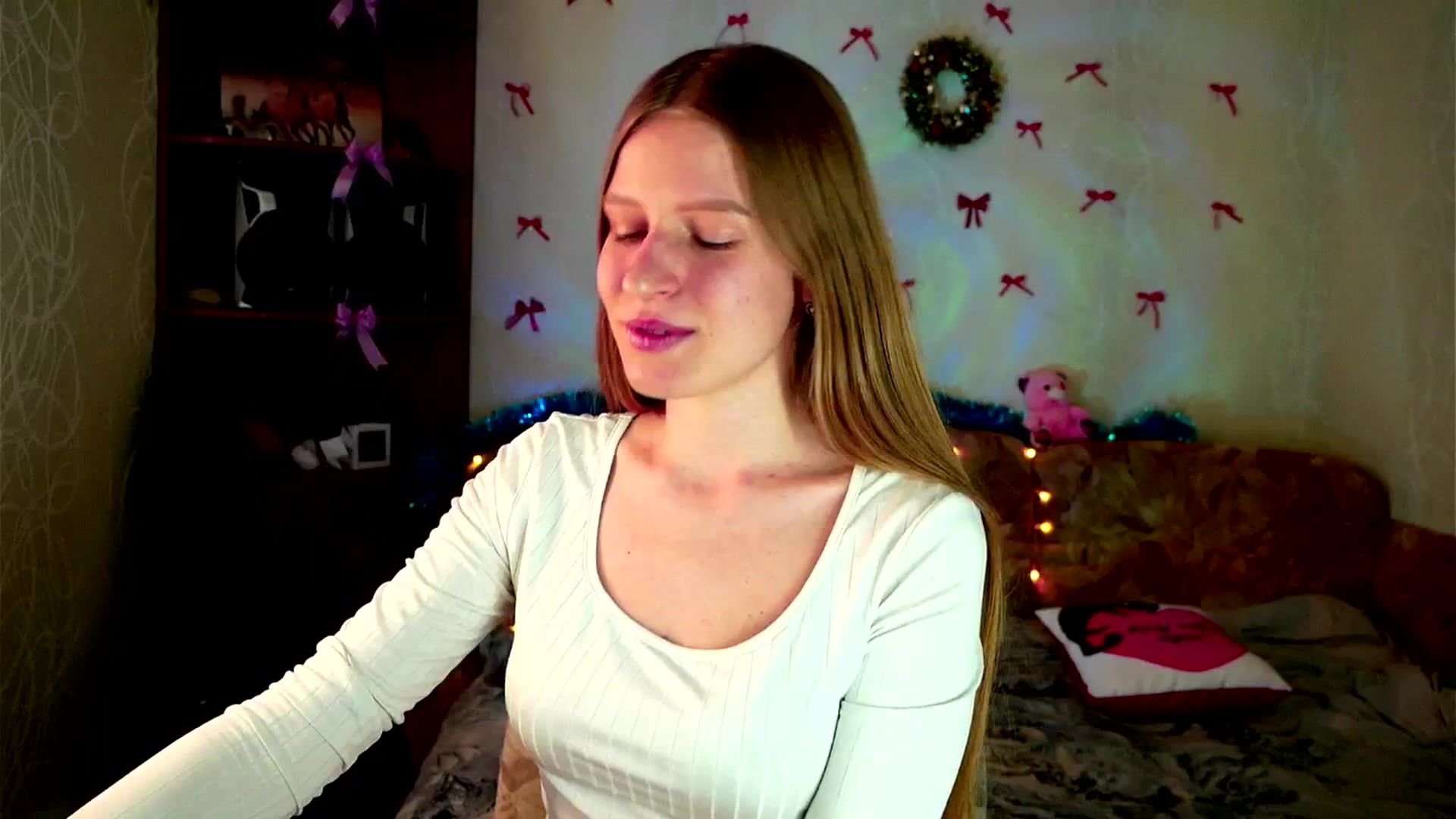 Gallery image thumbnail from Lunaria_a's myfreecams stream on, 03/09/2026, 12:45 image 12 of 20