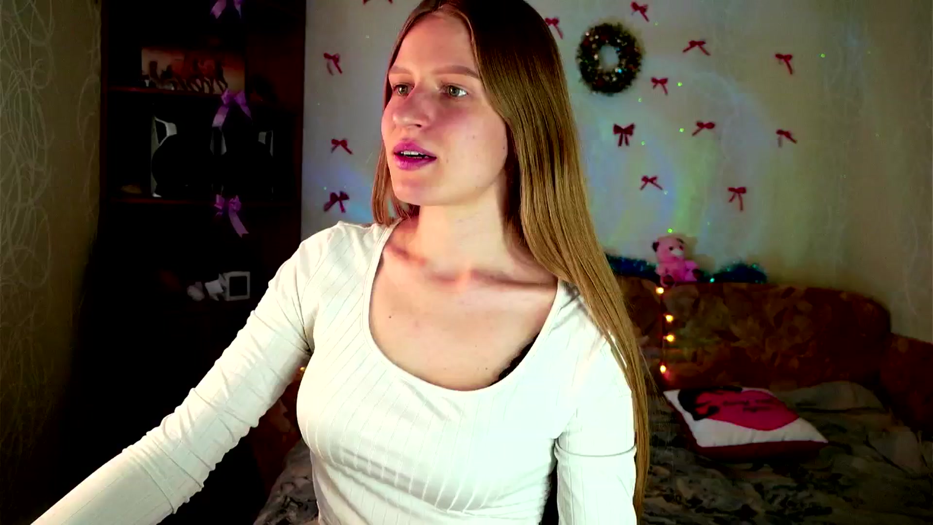 Gallery image thumbnail from Lunaria_a's myfreecams stream on, 03/09/2026, 12:45 image 16 of 20