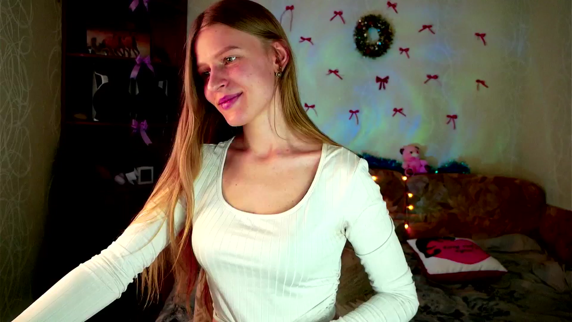 Gallery image thumbnail from Lunaria_a's myfreecams stream on, 03/09/2026, 12:45 image 4 of 20