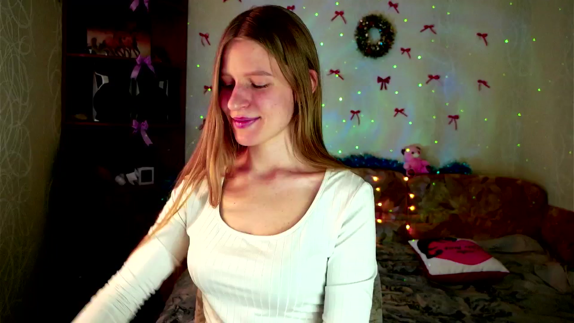 Gallery image thumbnail from Lunaria_a's myfreecams stream on, 03/09/2026, 12:45 image 6 of 20