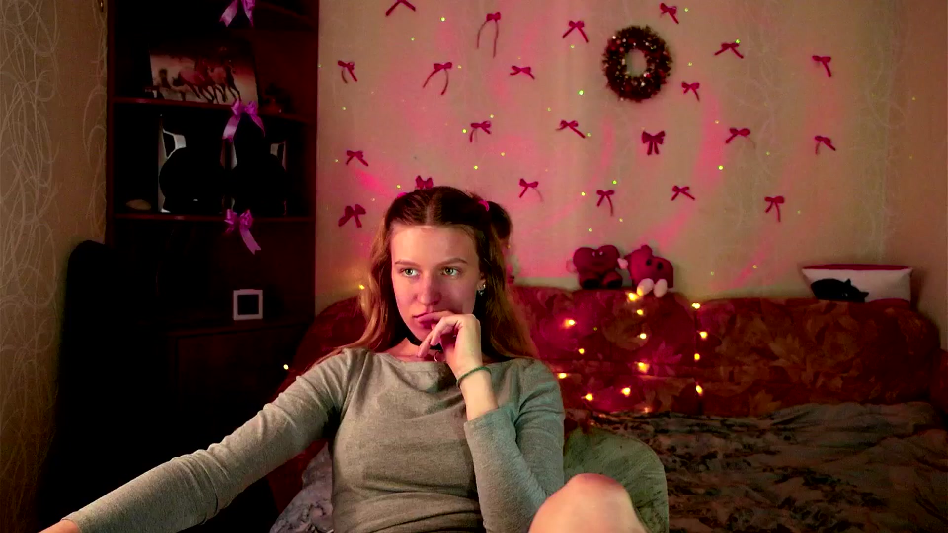 Gallery image thumbnail from Lunaria_a's myfreecams stream on, 03/17/2026, 11:22 image 18 of 20