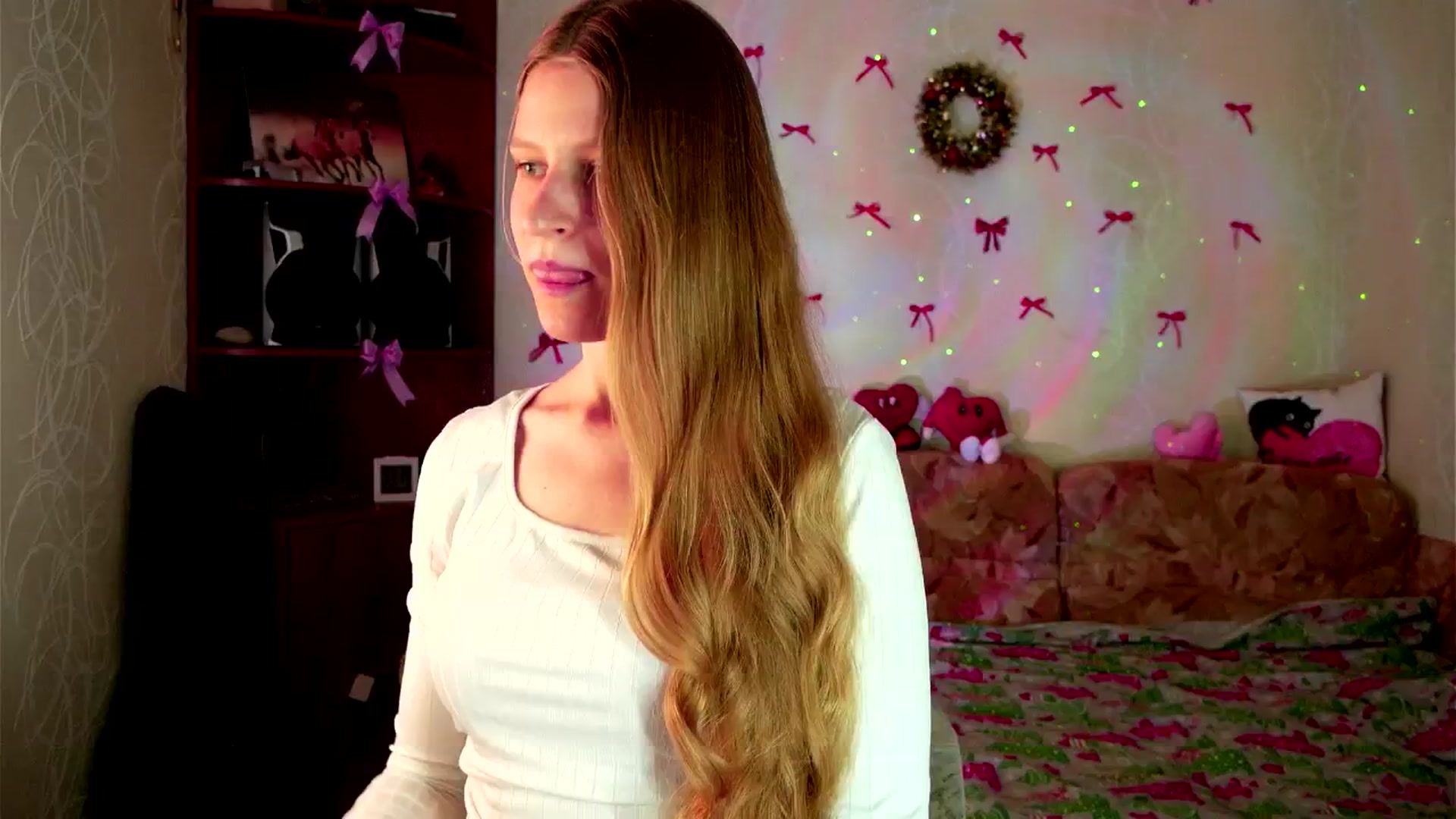 Gallery image thumbnail from Lunaria_a's myfreecams stream on, 03/19/2026, 10:35 image 2 of 20
