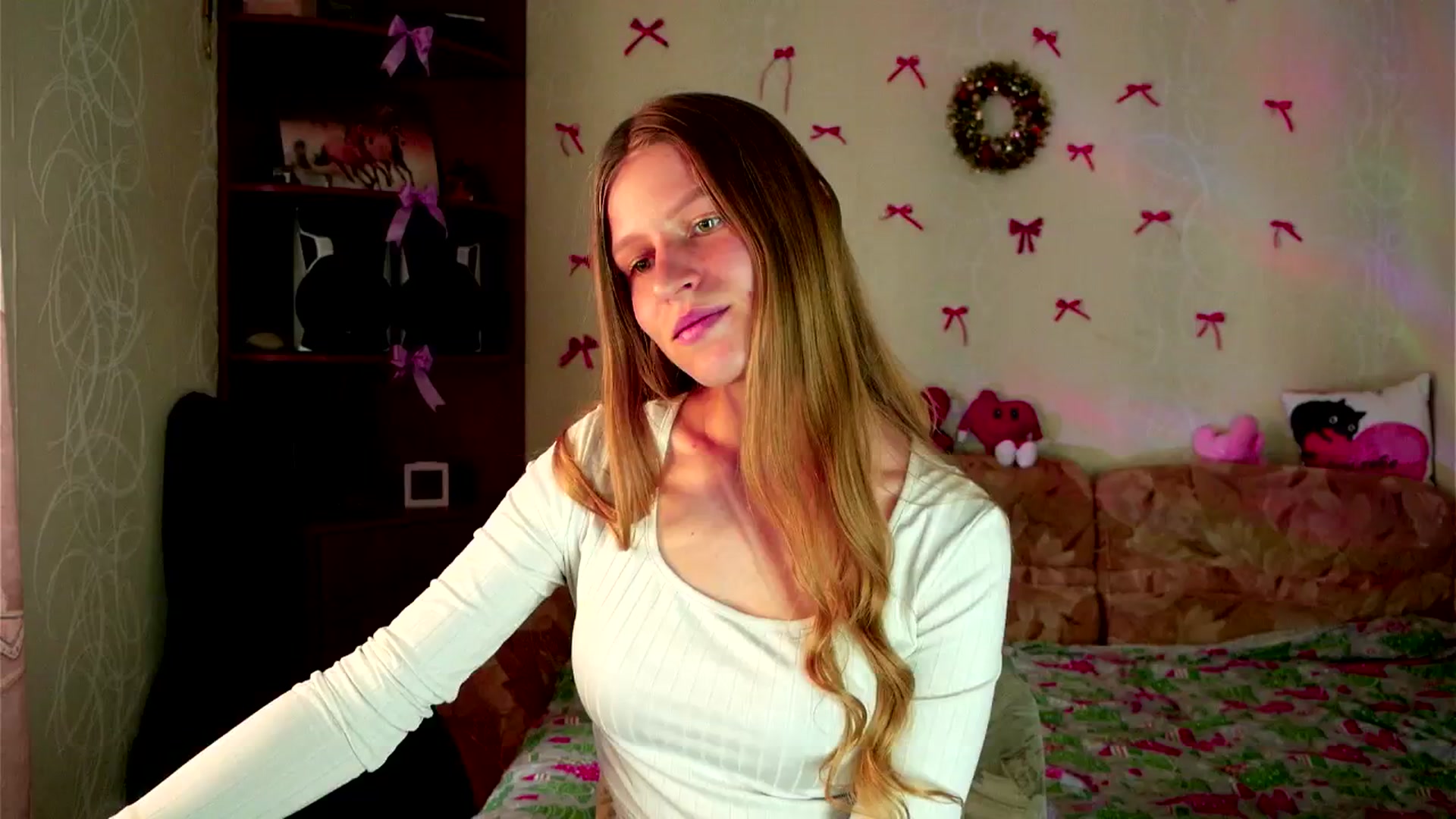 Gallery image thumbnail from Lunaria_a's myfreecams stream on, 03/19/2026, 10:35 image 18 of 20