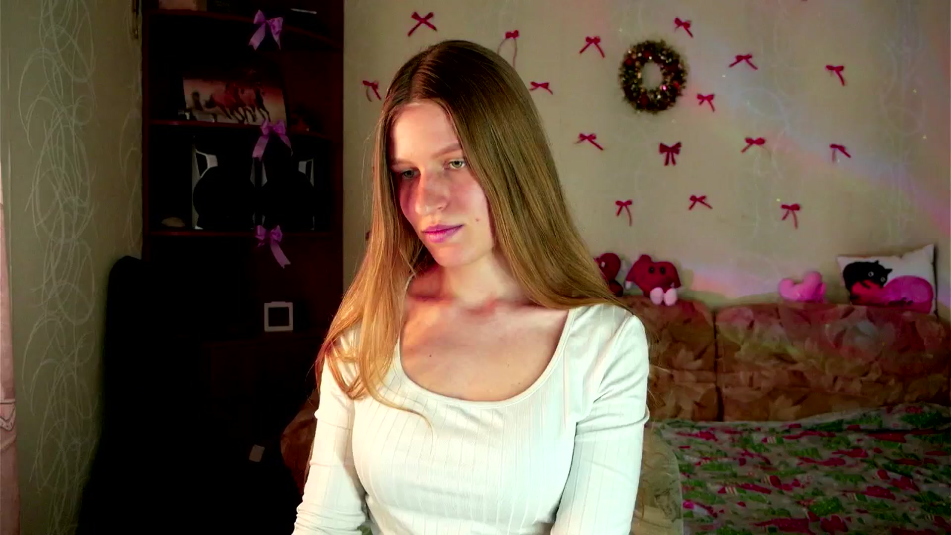 Gallery image thumbnail from Lunaria_a's myfreecams stream on, 03/19/2026, 10:35 image 19 of 20