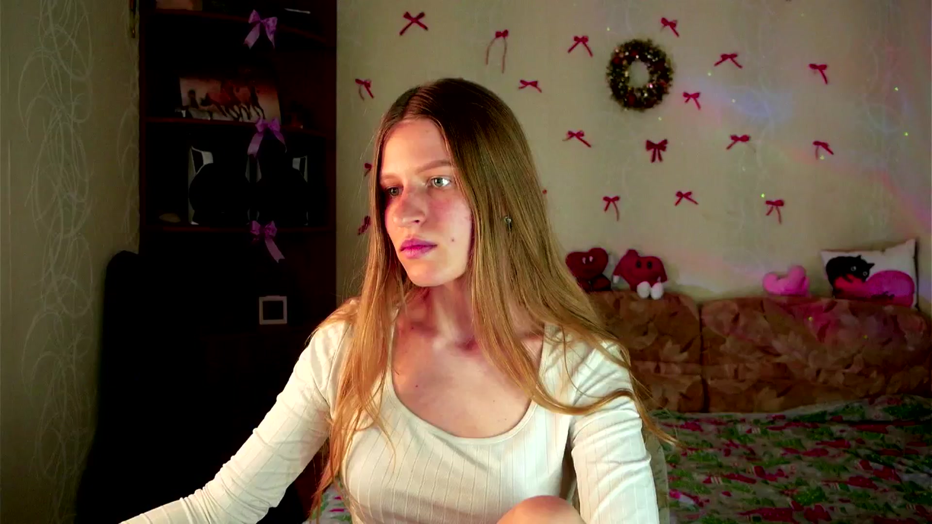 Gallery image thumbnail from Lunaria_a's myfreecams stream on, 03/19/2026, 10:35 image 20 of 20