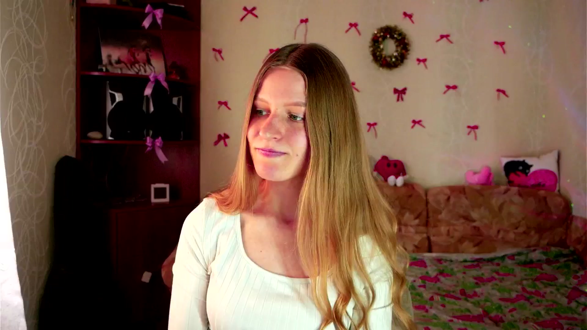 Gallery image thumbnail from Lunaria_a's myfreecams stream on, 03/19/2026, 10:35 image 5 of 20
