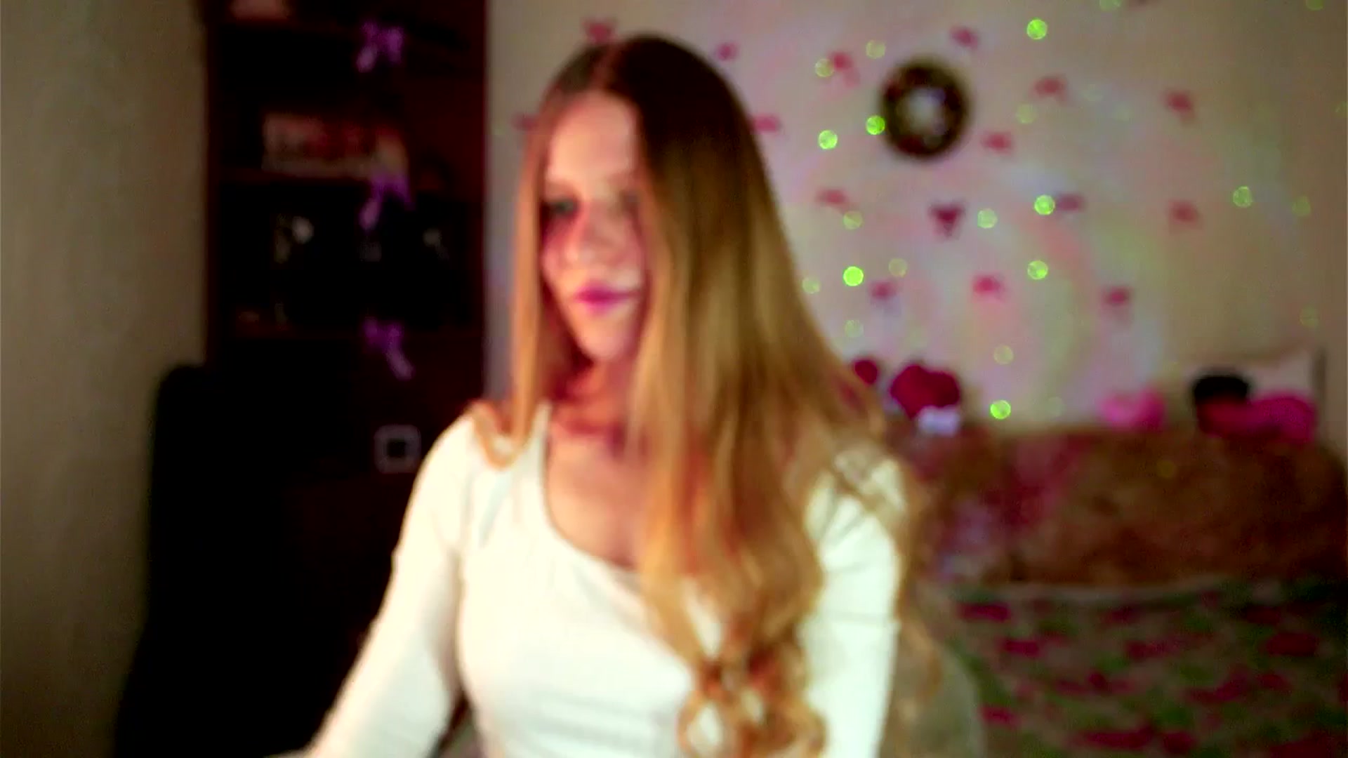 Gallery image thumbnail from Lunaria_a's myfreecams stream on, 03/19/2026, 10:35 image 7 of 20