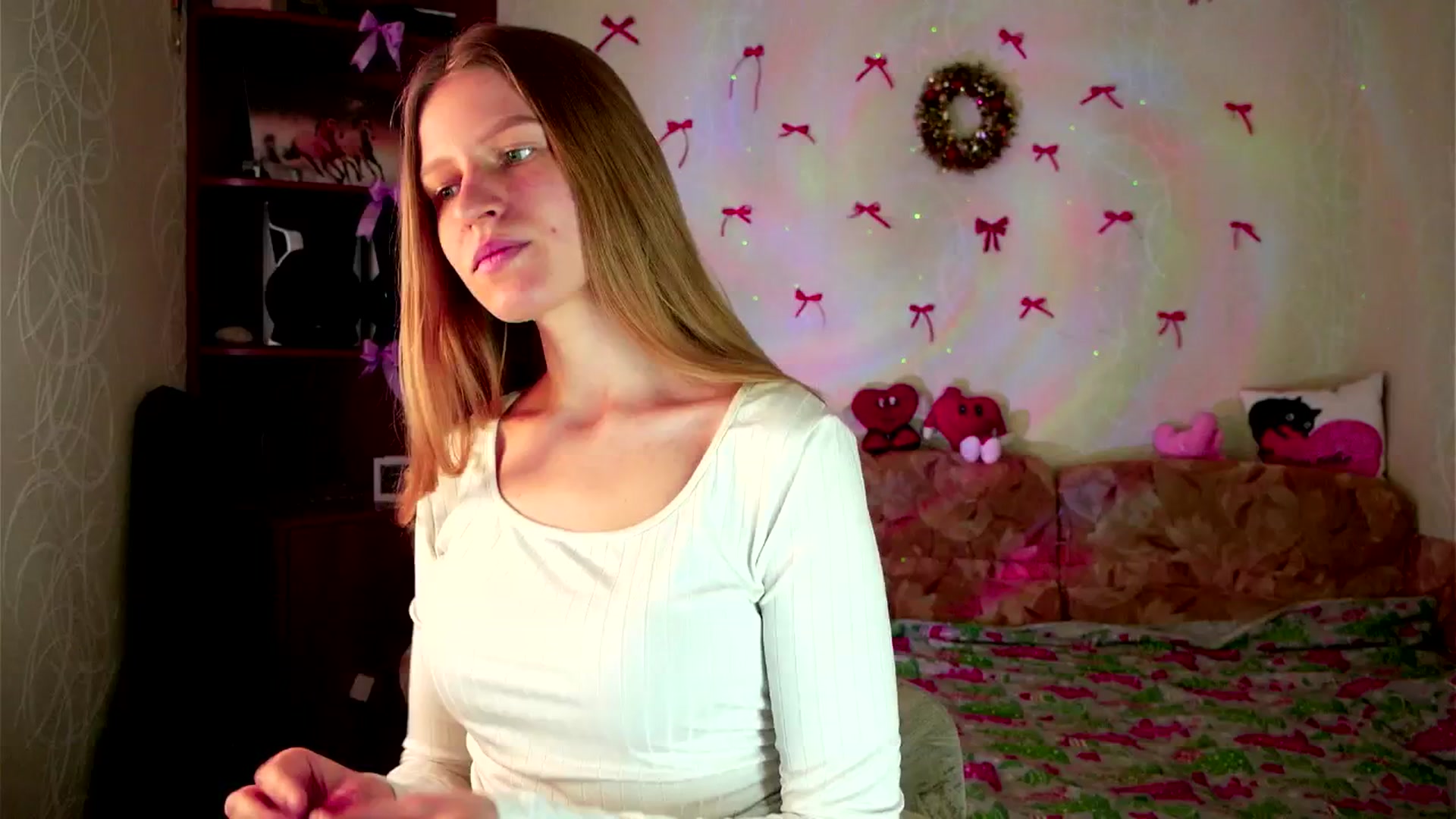 Gallery image thumbnail from Lunaria_a's myfreecams stream on, 03/19/2026, 10:35 image 3 of 20