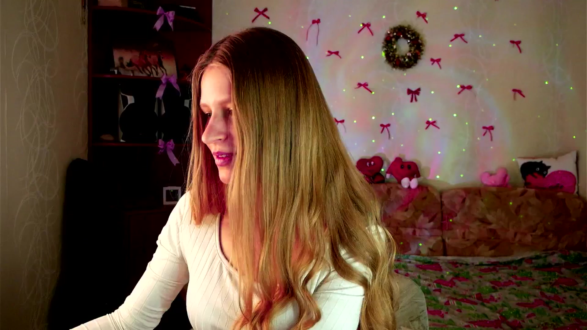 Gallery image thumbnail from Lunaria_a's myfreecams stream on, 03/19/2026, 10:35 image 9 of 20