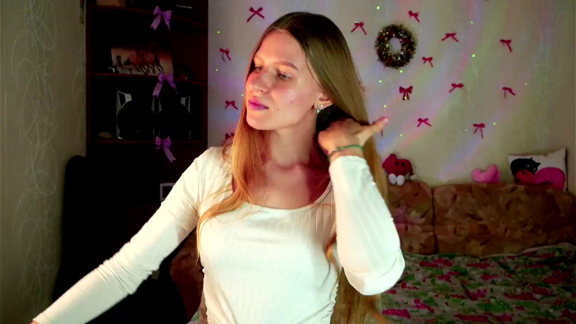 Gallery image thumbnail from Lunaria_a's myfreecams stream on, 03/19/2026, 12:27 image 1 of 20