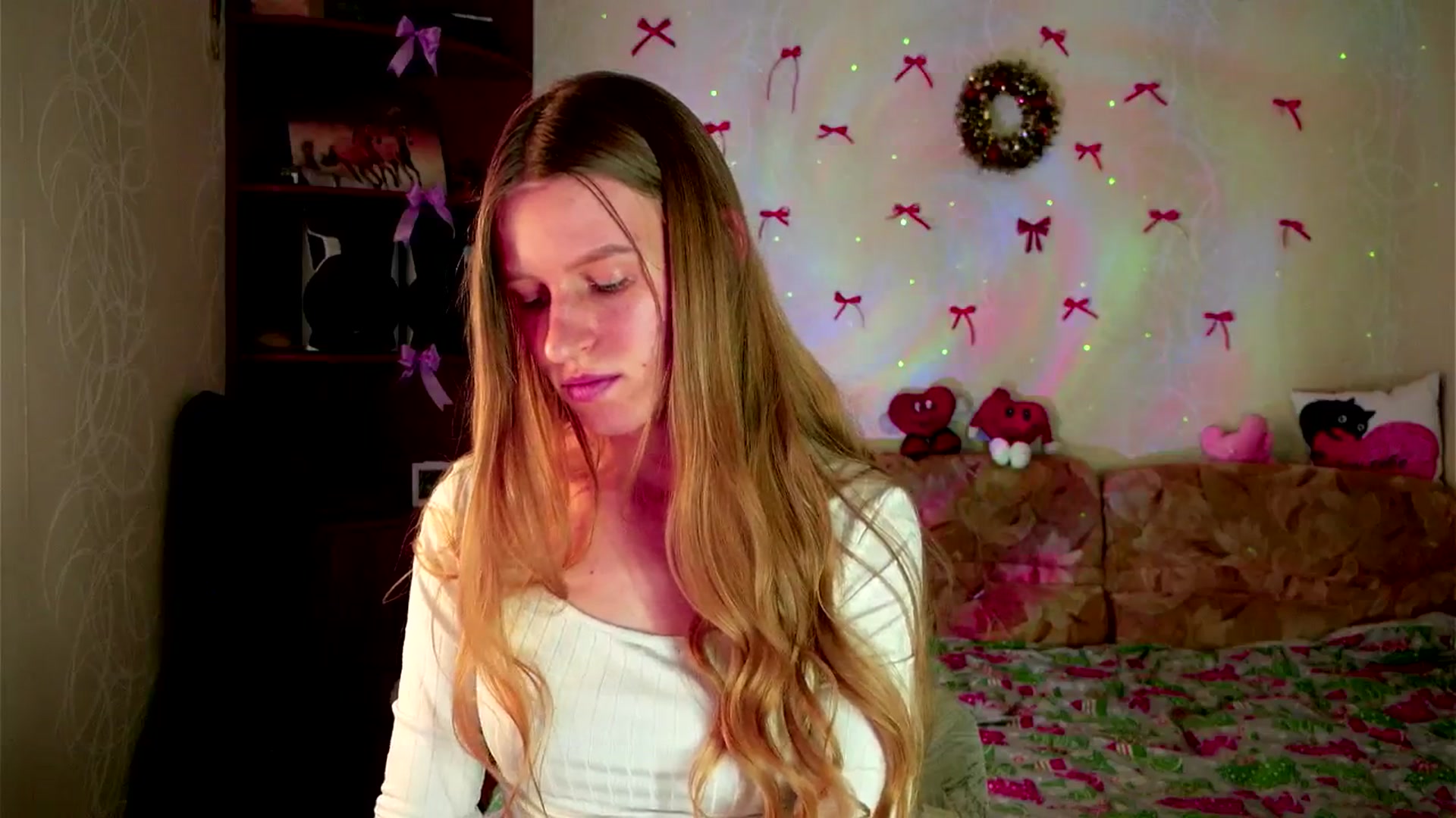 Gallery image thumbnail from Lunaria_a's myfreecams stream on, 03/19/2026, 12:27 image 17 of 20