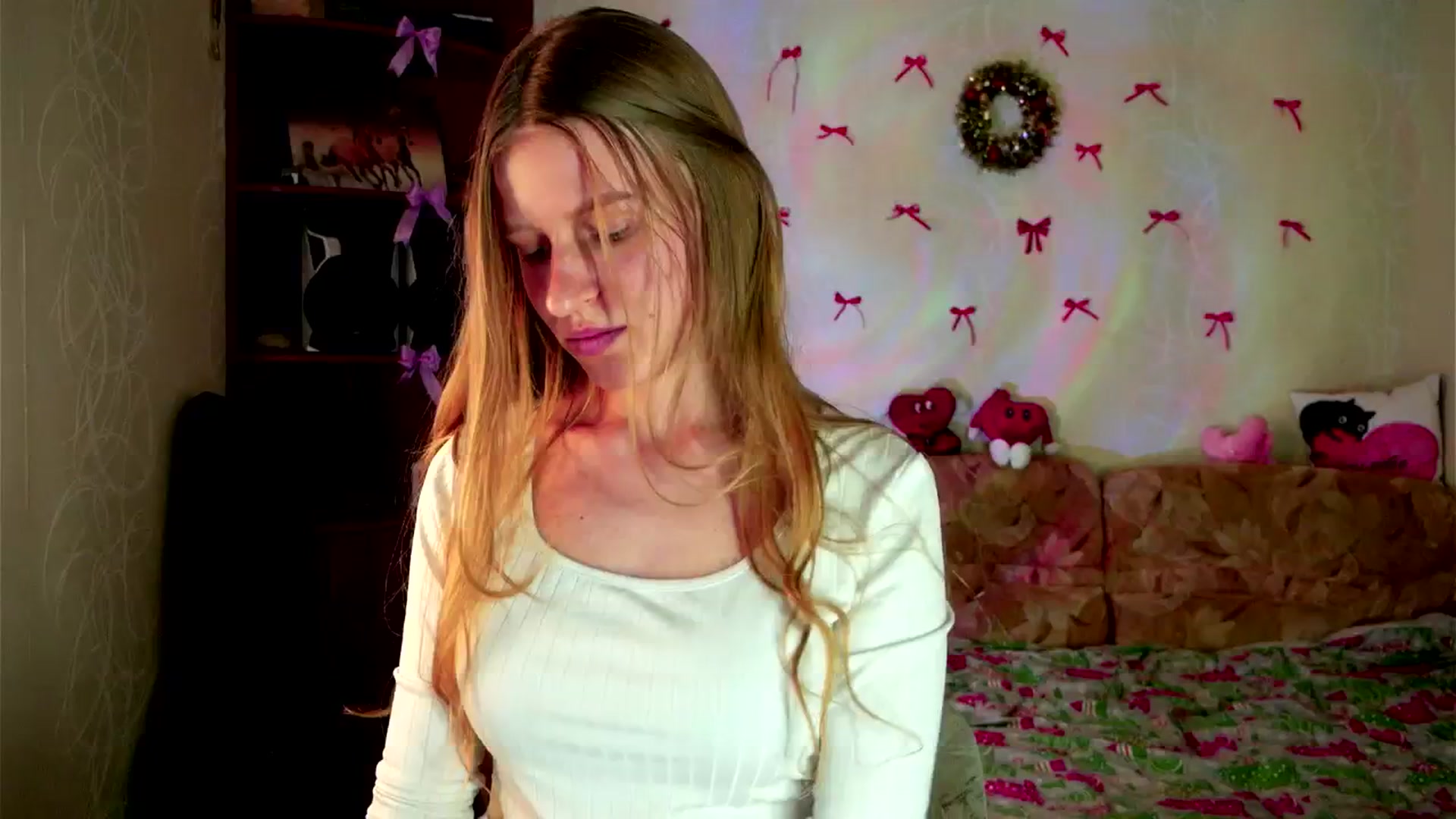 Gallery image thumbnail from Lunaria_a's myfreecams stream on, 03/19/2026, 12:27 image 12 of 20