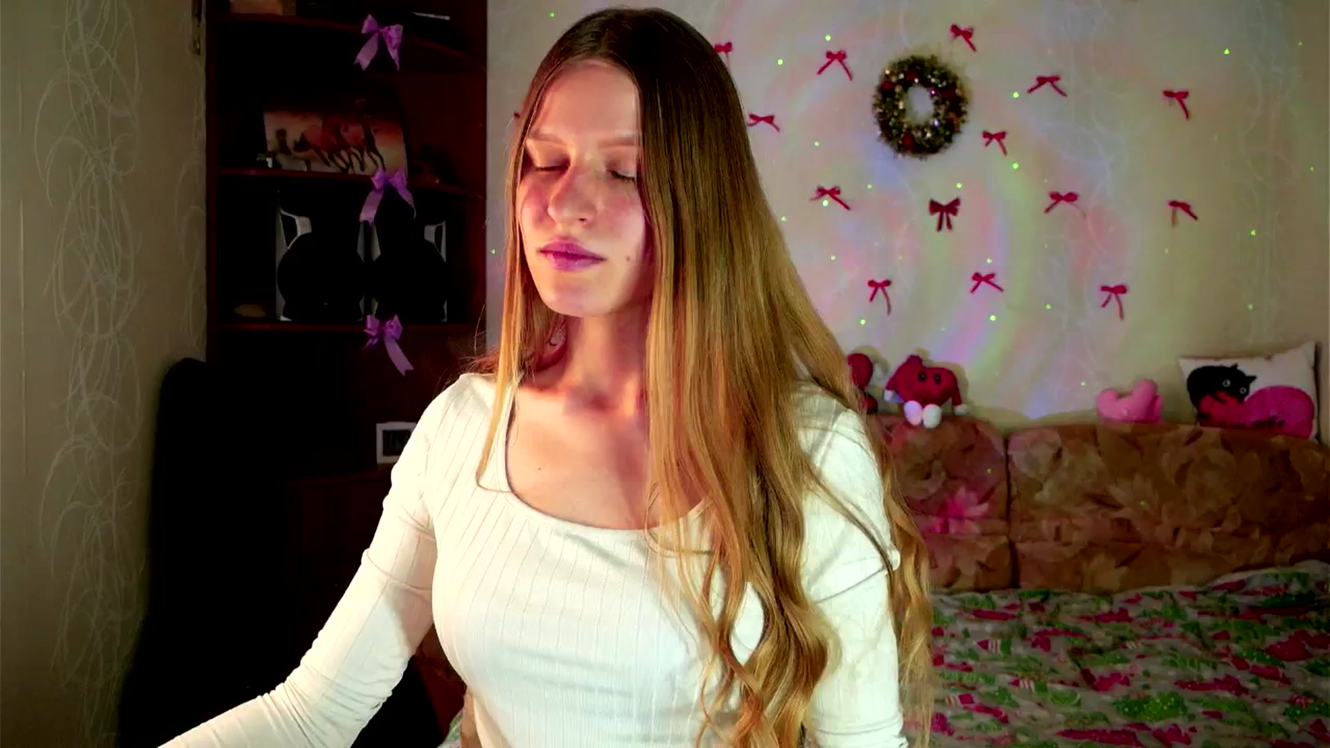 Gallery image thumbnail from Lunaria_a's myfreecams stream on, 03/19/2026, 12:27 image 13 of 20