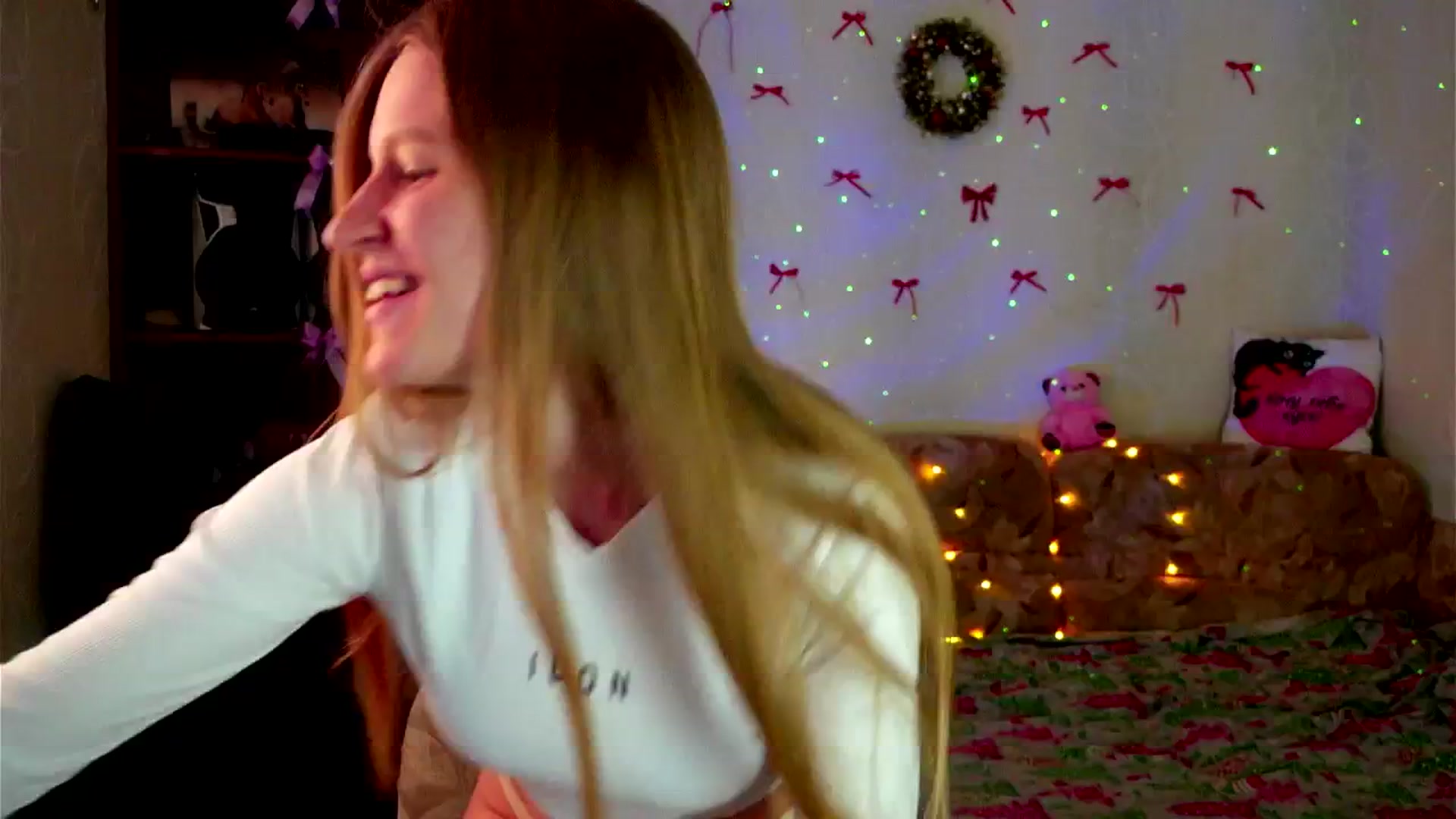 Gallery image thumbnail from Lunaria_a's myfreecams stream on, 04/02/2026, 09:11 image 3 of 20