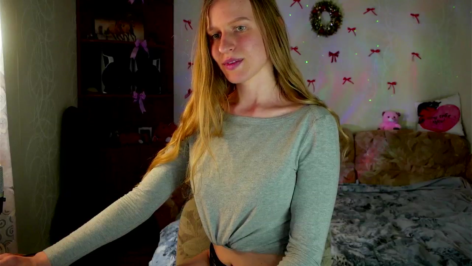 Gallery image thumbnail from Lunaria_a's myfreecams stream on, 04/09/2026, 12:31 image 16 of 20
