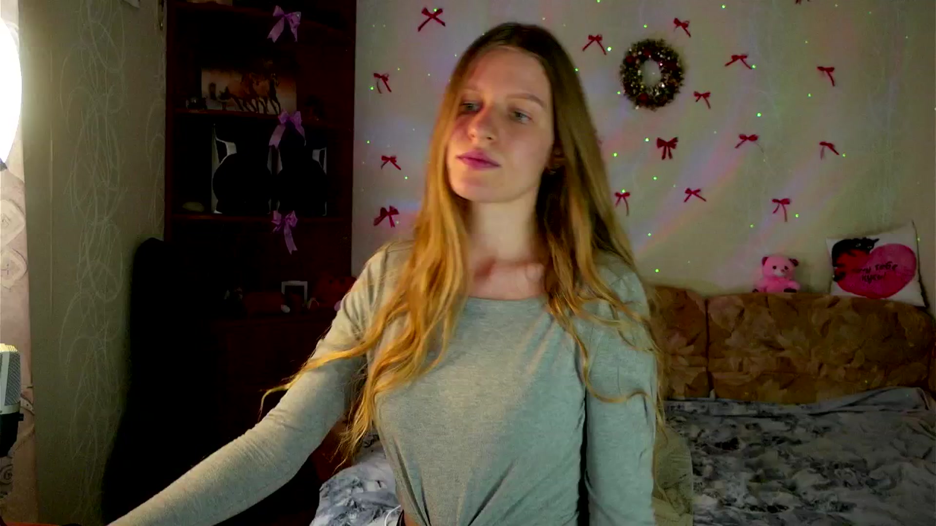 Gallery image thumbnail from Lunaria_a's myfreecams stream on, 04/09/2026, 12:31 image 6 of 20