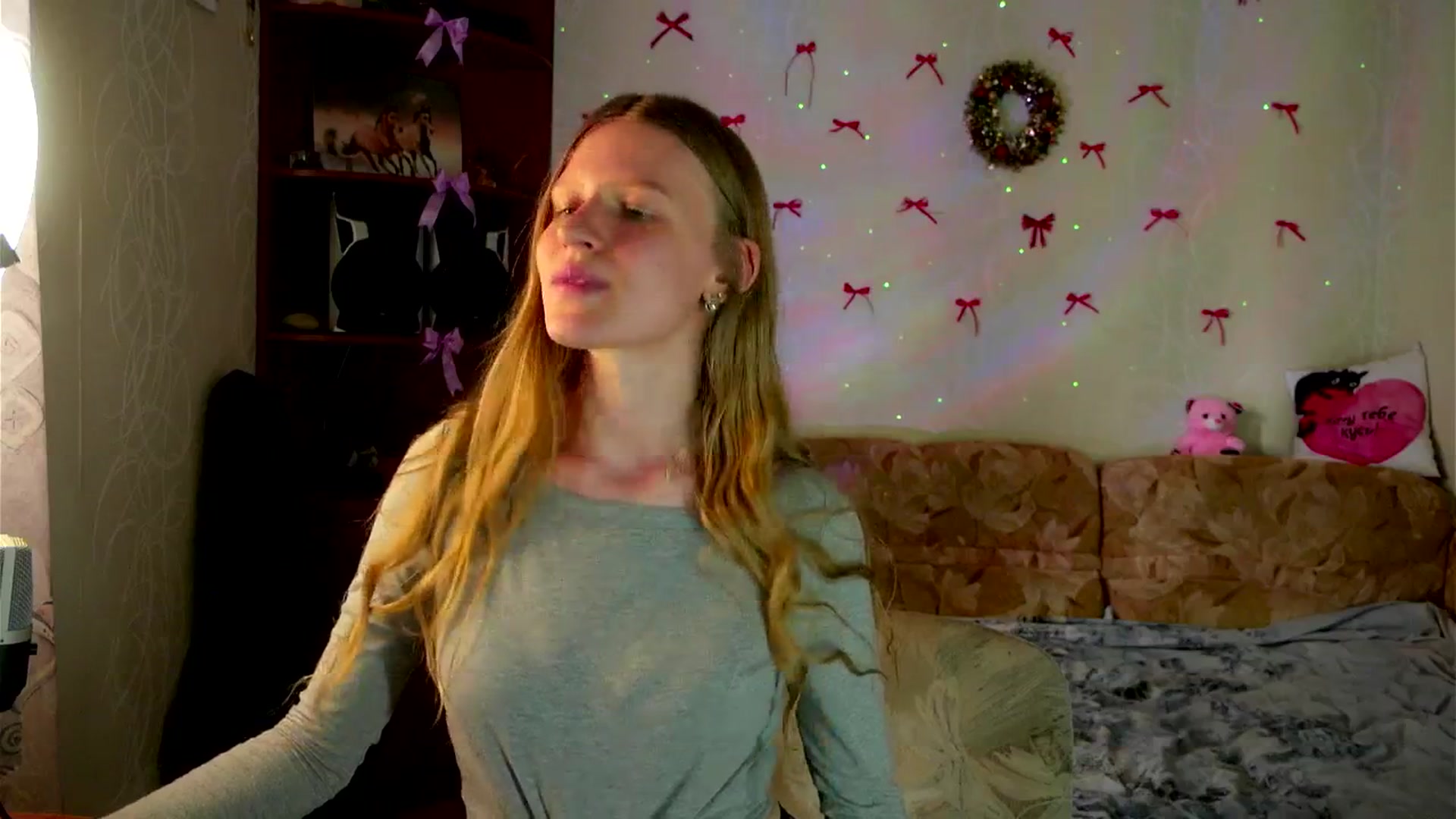 Gallery image thumbnail from Lunaria_a's myfreecams stream on, 04/09/2026, 12:31 image 11 of 20