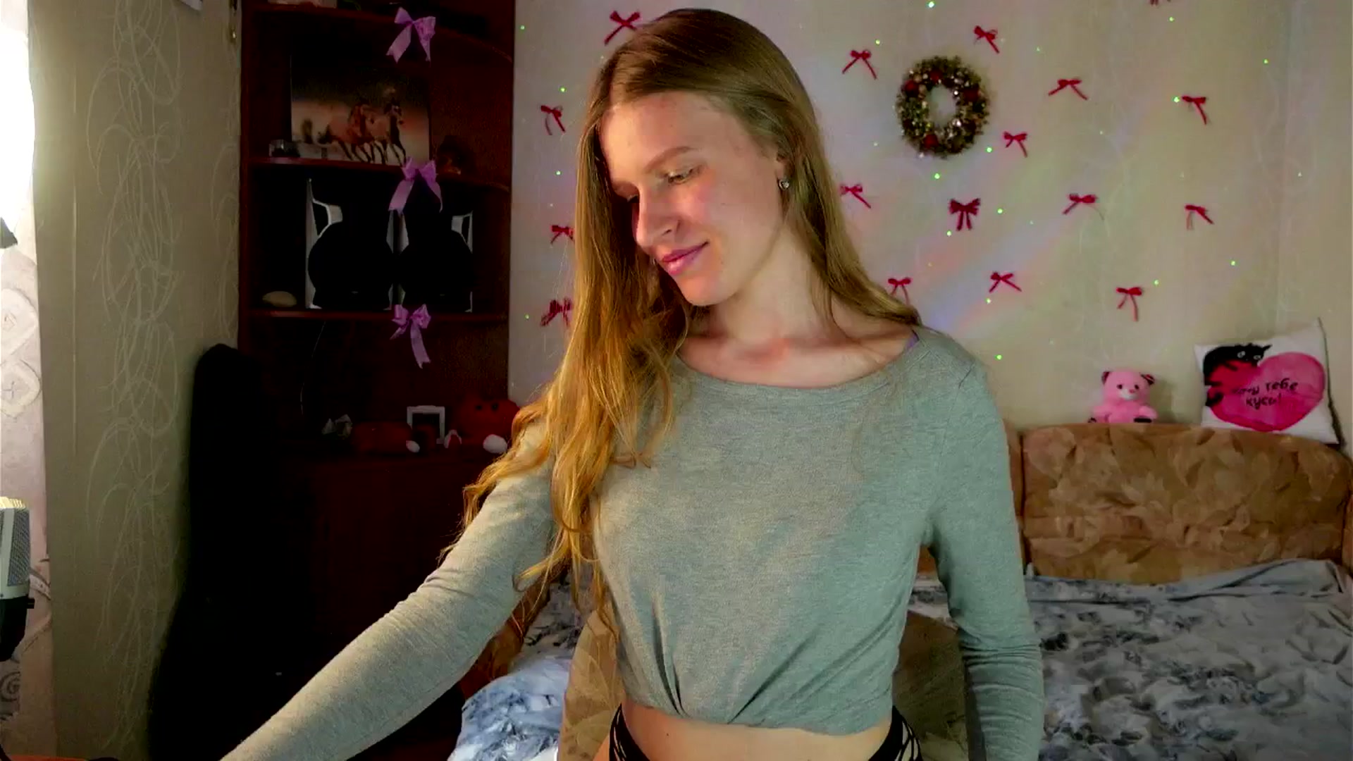 Gallery image thumbnail from Lunaria_a's myfreecams stream on, 04/09/2026, 12:31 image 9 of 20