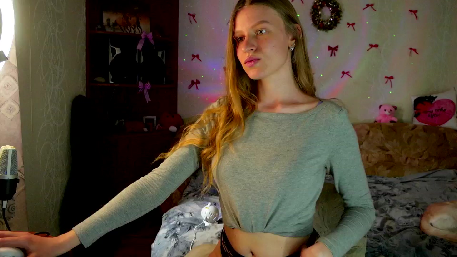 Gallery image thumbnail from Lunaria_a's myfreecams stream on, 04/09/2026, 12:31 image 2 of 20