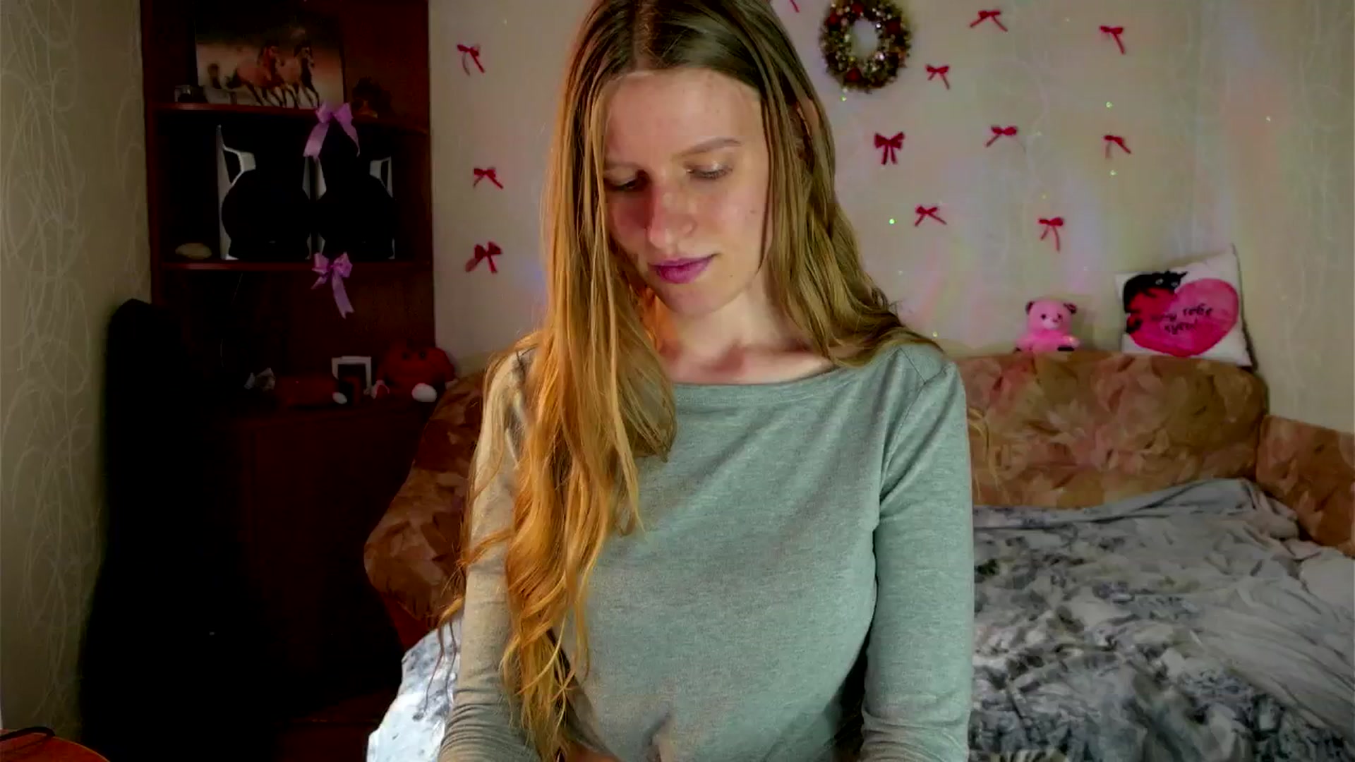 Gallery image thumbnail from Lunaria_a's myfreecams stream on, 04/09/2026, 13:16 image 2 of 20