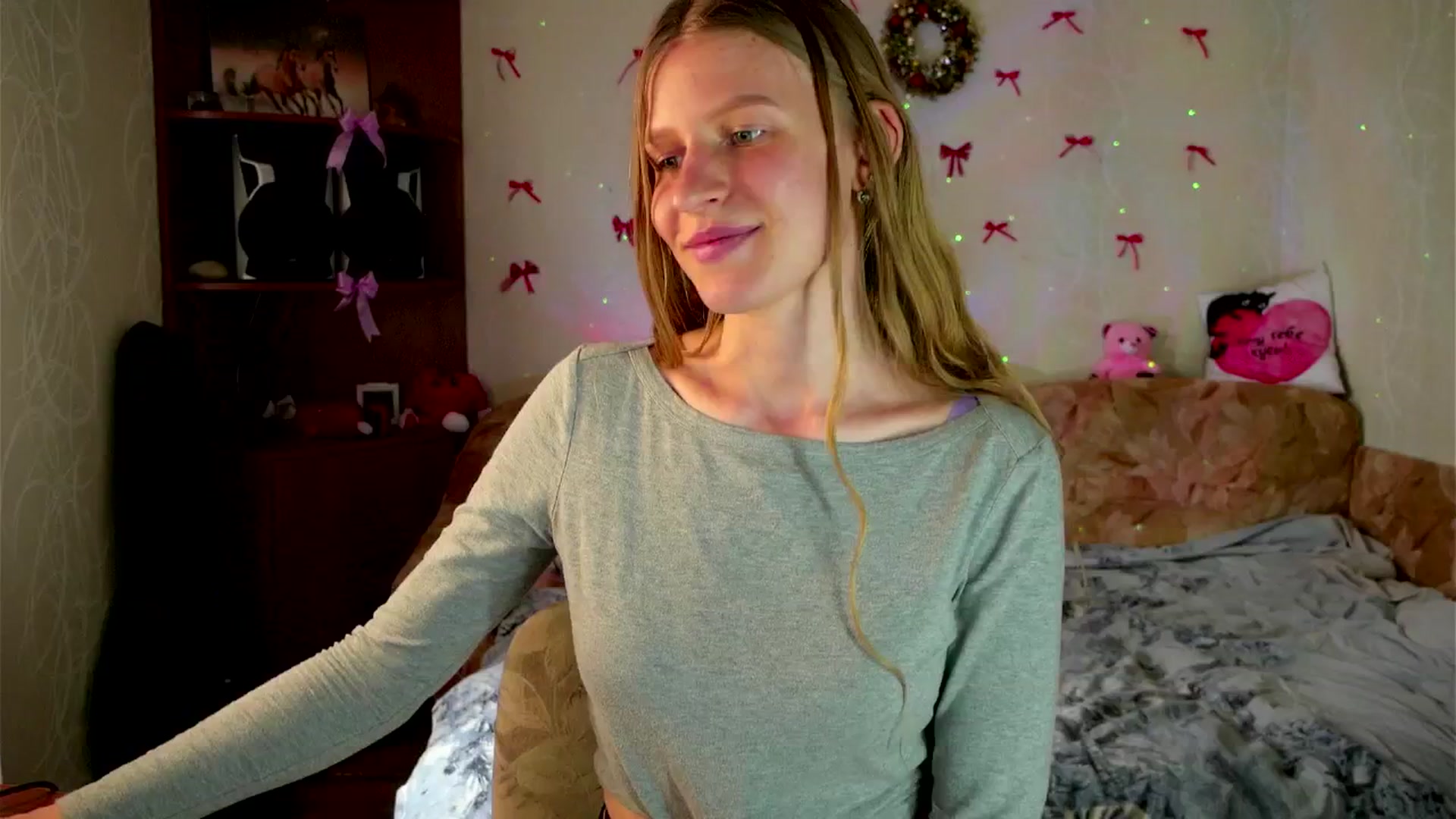 Gallery image thumbnail from Lunaria_a's myfreecams stream on, 04/09/2026, 13:16 image 3 of 20