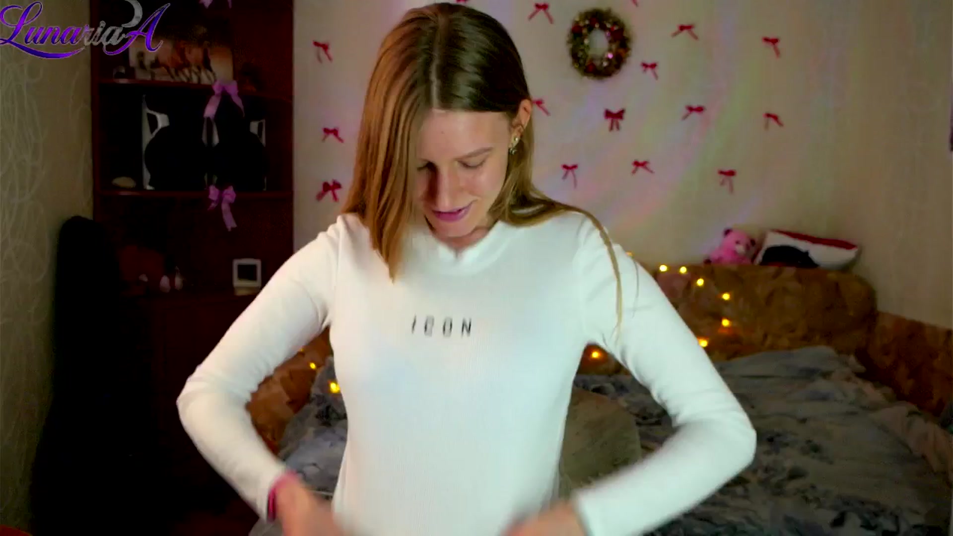 Gallery image thumbnail from Lunaria_a's myfreecams stream on, 04/15/2026, 09:39 image 12 of 20