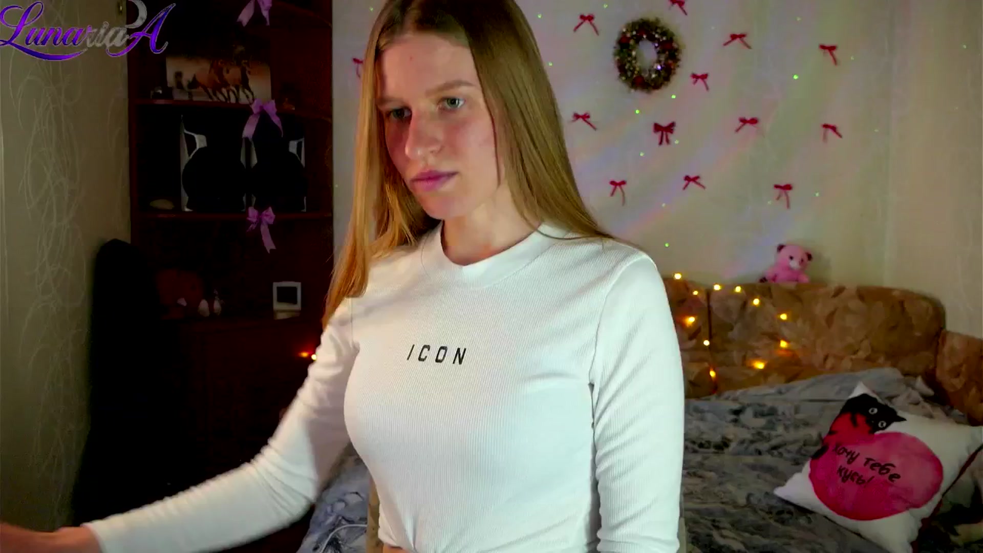 Gallery image thumbnail from Lunaria_a's myfreecams stream on, 04/15/2026, 12:25 image 16 of 20