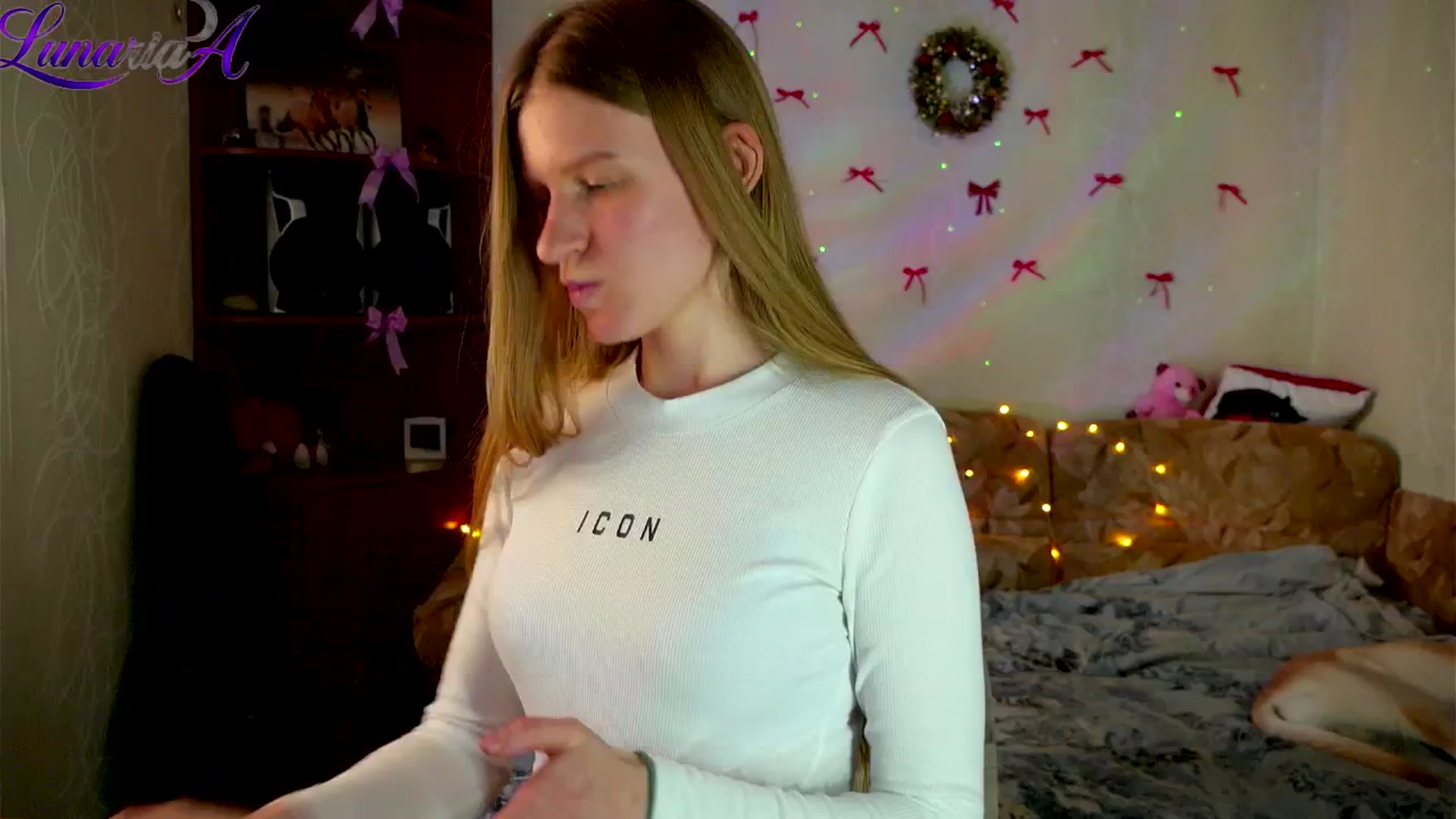Gallery image thumbnail from Lunaria_a's myfreecams stream on, 04/15/2026, 12:25 image 13 of 20