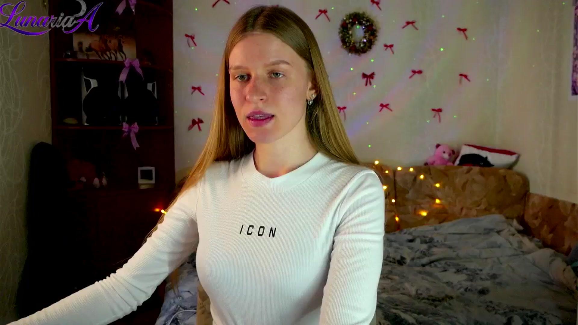 Gallery image thumbnail from Lunaria_a's myfreecams stream on, 04/15/2026, 12:25 image 3 of 20