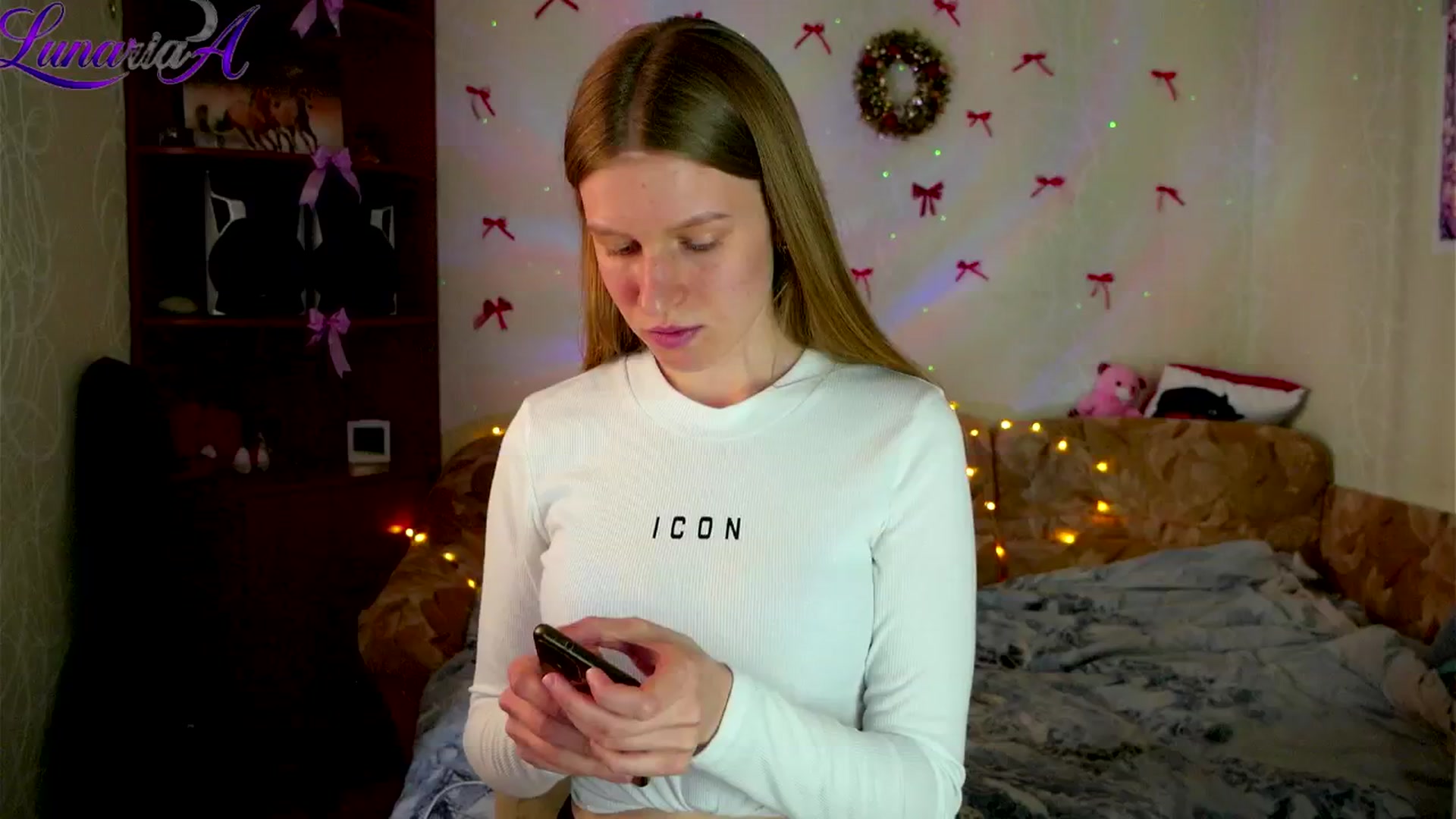 Gallery image thumbnail from Lunaria_a's myfreecams stream on, 04/15/2026, 12:25 image 1 of 20