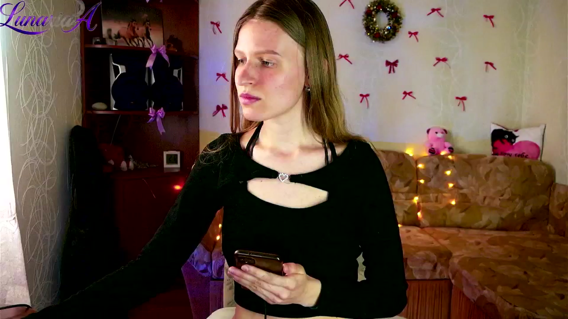 Gallery image thumbnail from Lunaria_a's myfreecams stream on, 04/21/2026, 12:25 image 11 of 20