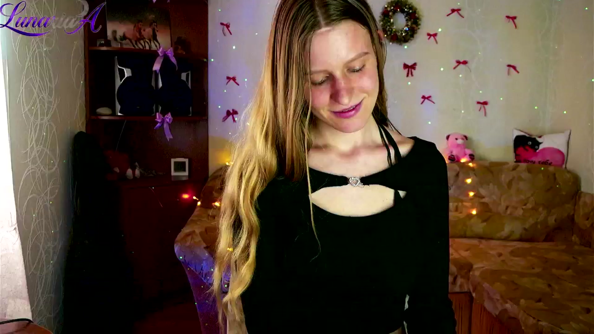 Gallery image thumbnail from Lunaria_a's myfreecams stream on, 04/21/2026, 12:25 image 8 of 20