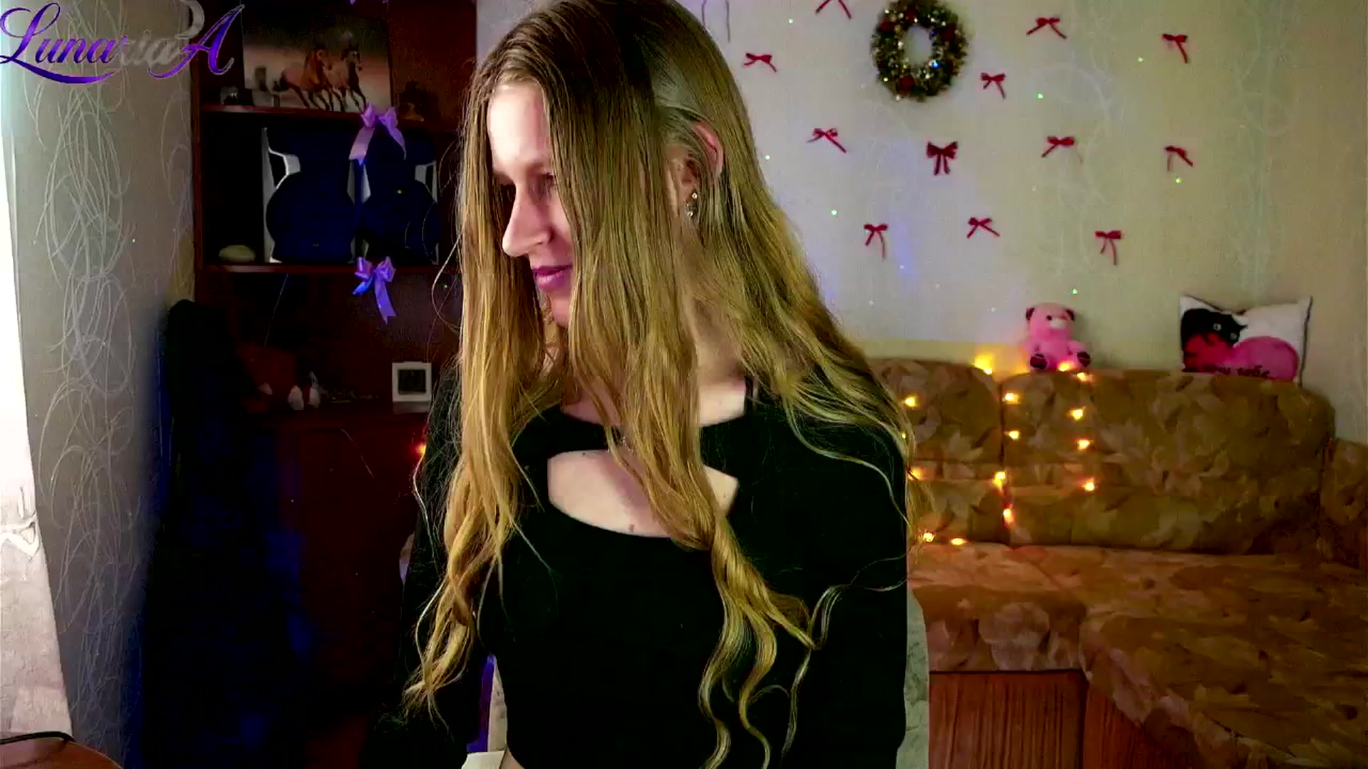 Gallery image thumbnail from Lunaria_a's myfreecams stream on, 04/21/2026, 12:53 image 3 of 20