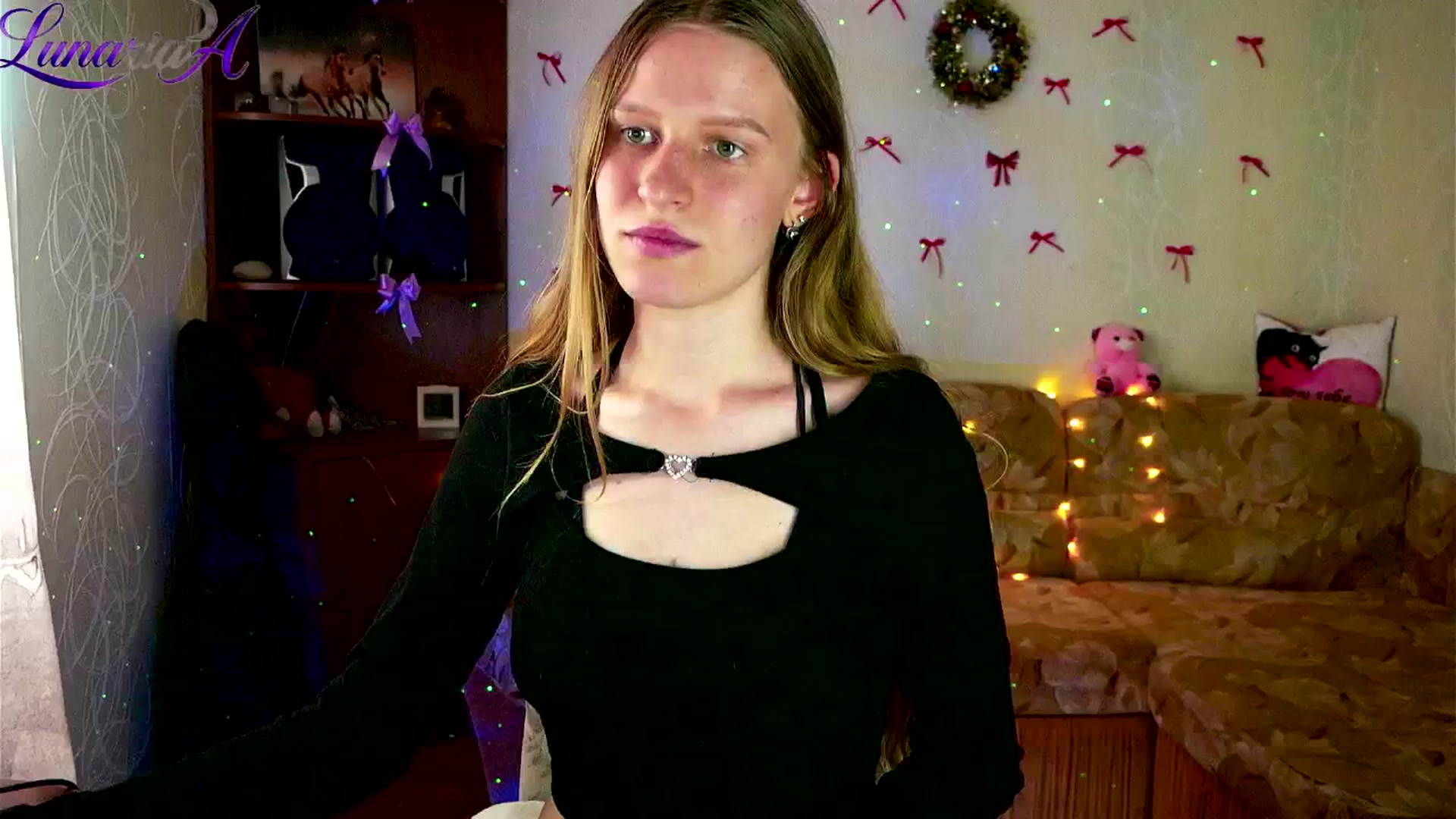 Gallery image thumbnail from Lunaria_a's myfreecams stream on, 04/21/2026, 12:53 image 2 of 20