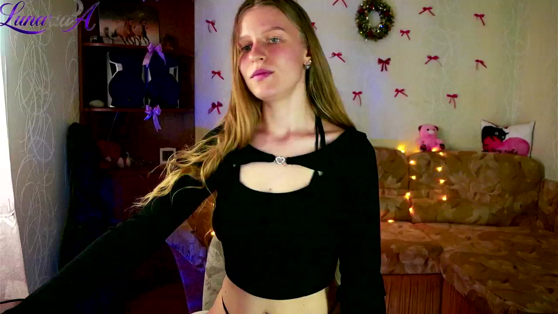 Gallery image thumbnail from Lunaria_a's myfreecams stream on, 04/21/2026, 12:53 image 5 of 20