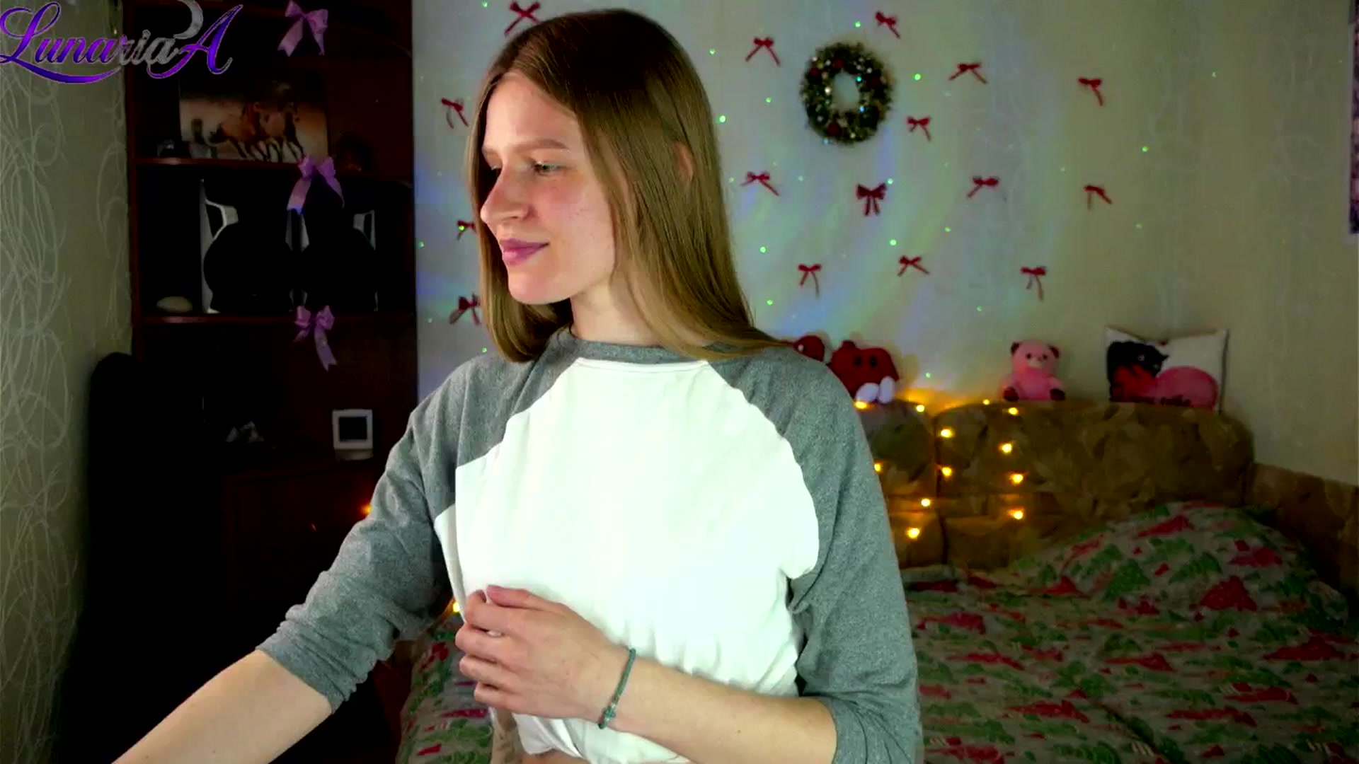 Gallery image thumbnail from Lunaria_a's myfreecams stream on, 04/22/2026, 10:48 image 8 of 20