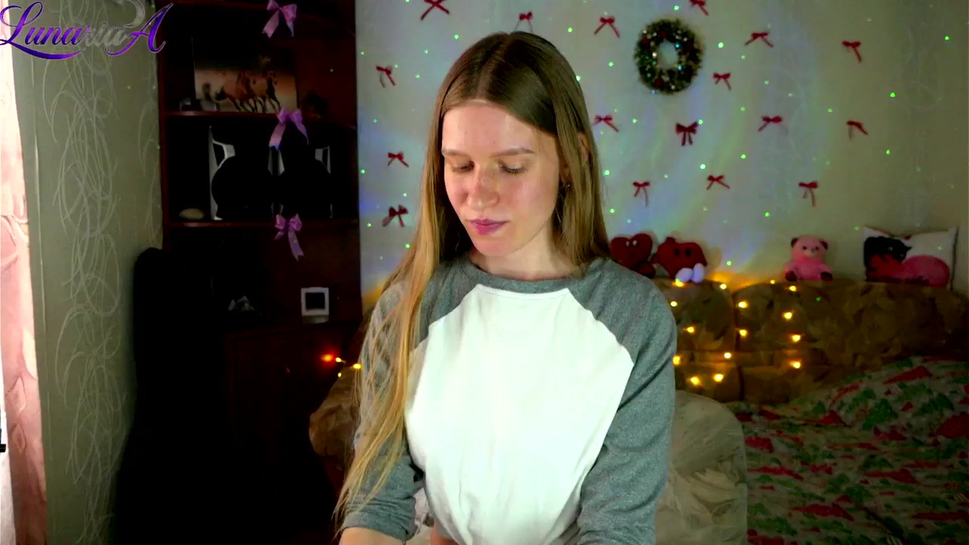 Gallery image thumbnail from Lunaria_a's myfreecams stream on, 04/22/2026, 10:48 image 4 of 20