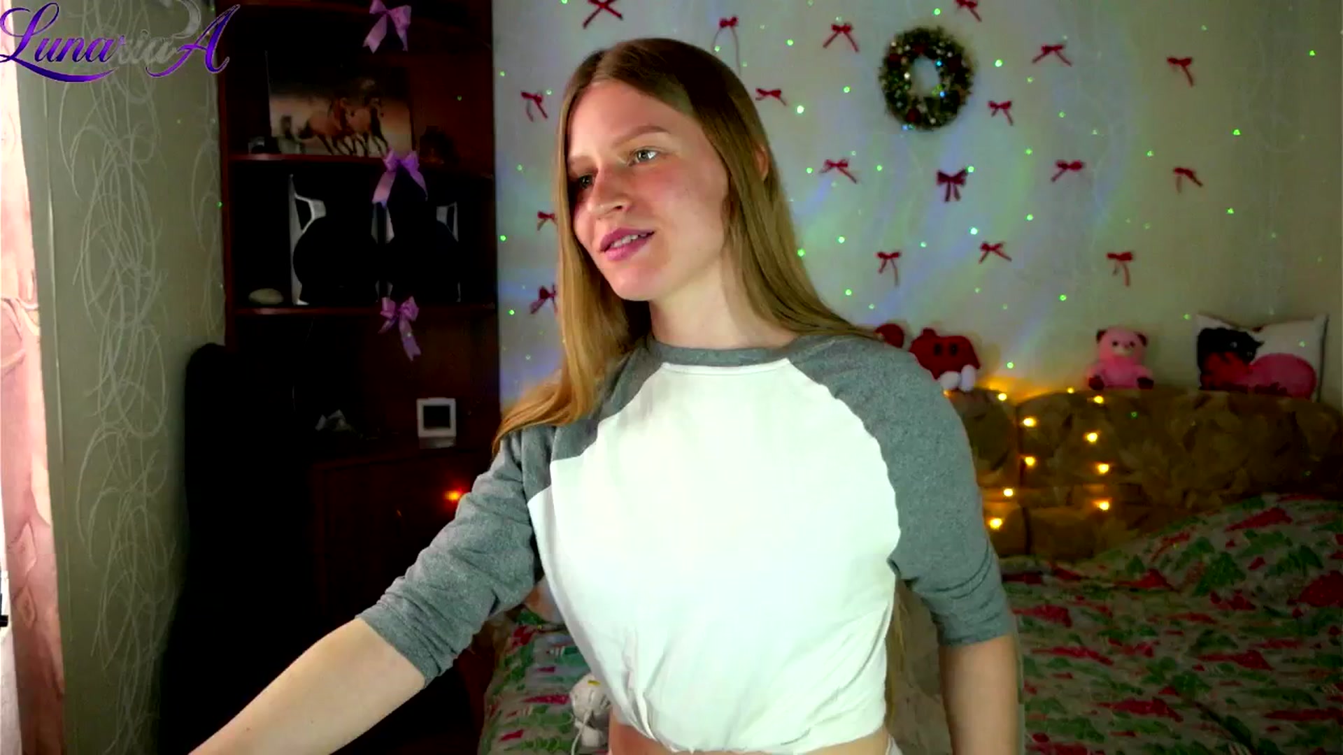 Gallery image thumbnail from Lunaria_a's myfreecams stream on, 04/22/2026, 10:48 image 3 of 20
