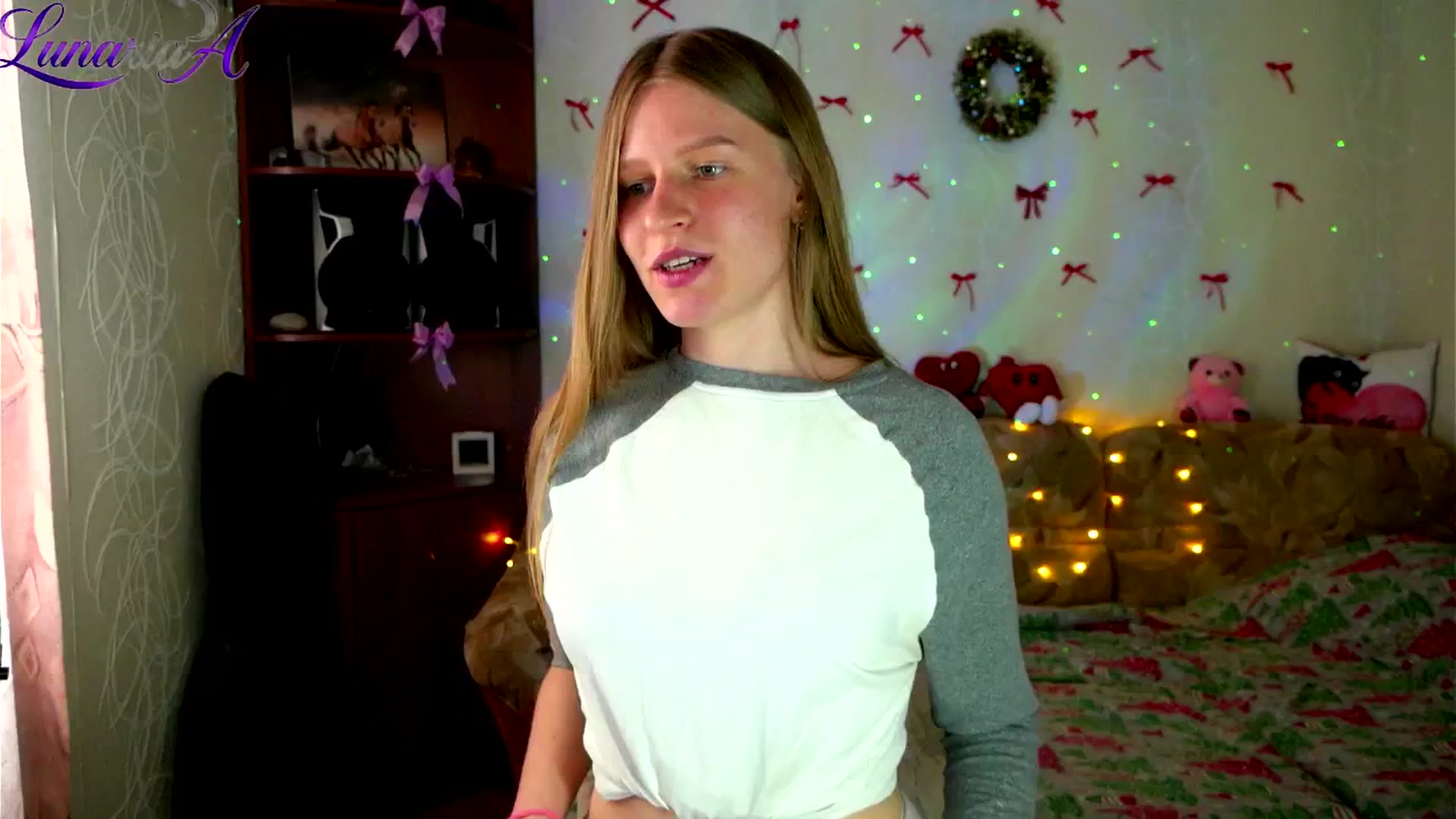 Gallery image thumbnail from Lunaria_a's myfreecams stream on, 04/22/2026, 10:48 image 2 of 20