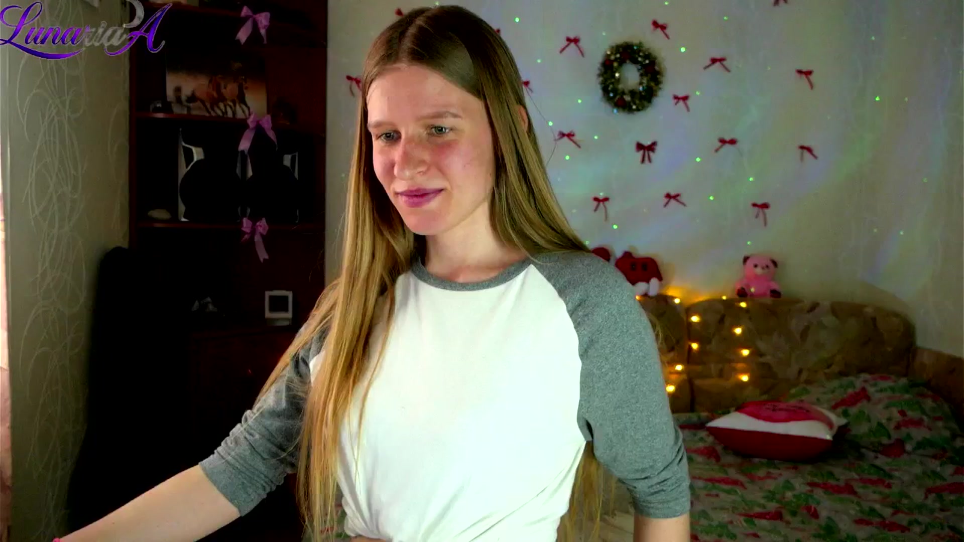 Gallery image thumbnail from Lunaria_a's myfreecams stream on, 04/22/2026, 11:58 image 15 of 20
