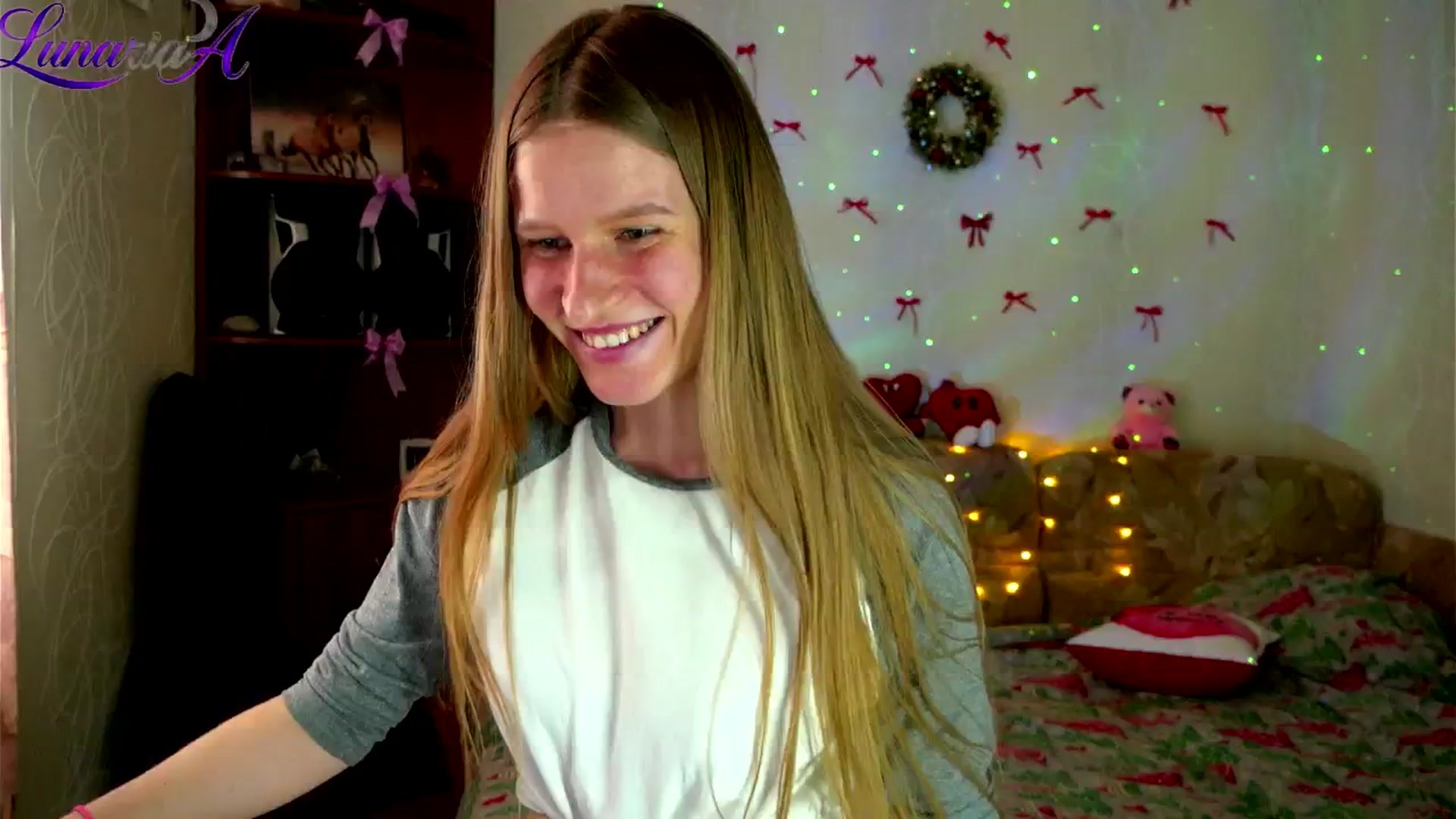Gallery image thumbnail from Lunaria_a's myfreecams stream on, 04/22/2026, 11:58 image 12 of 20