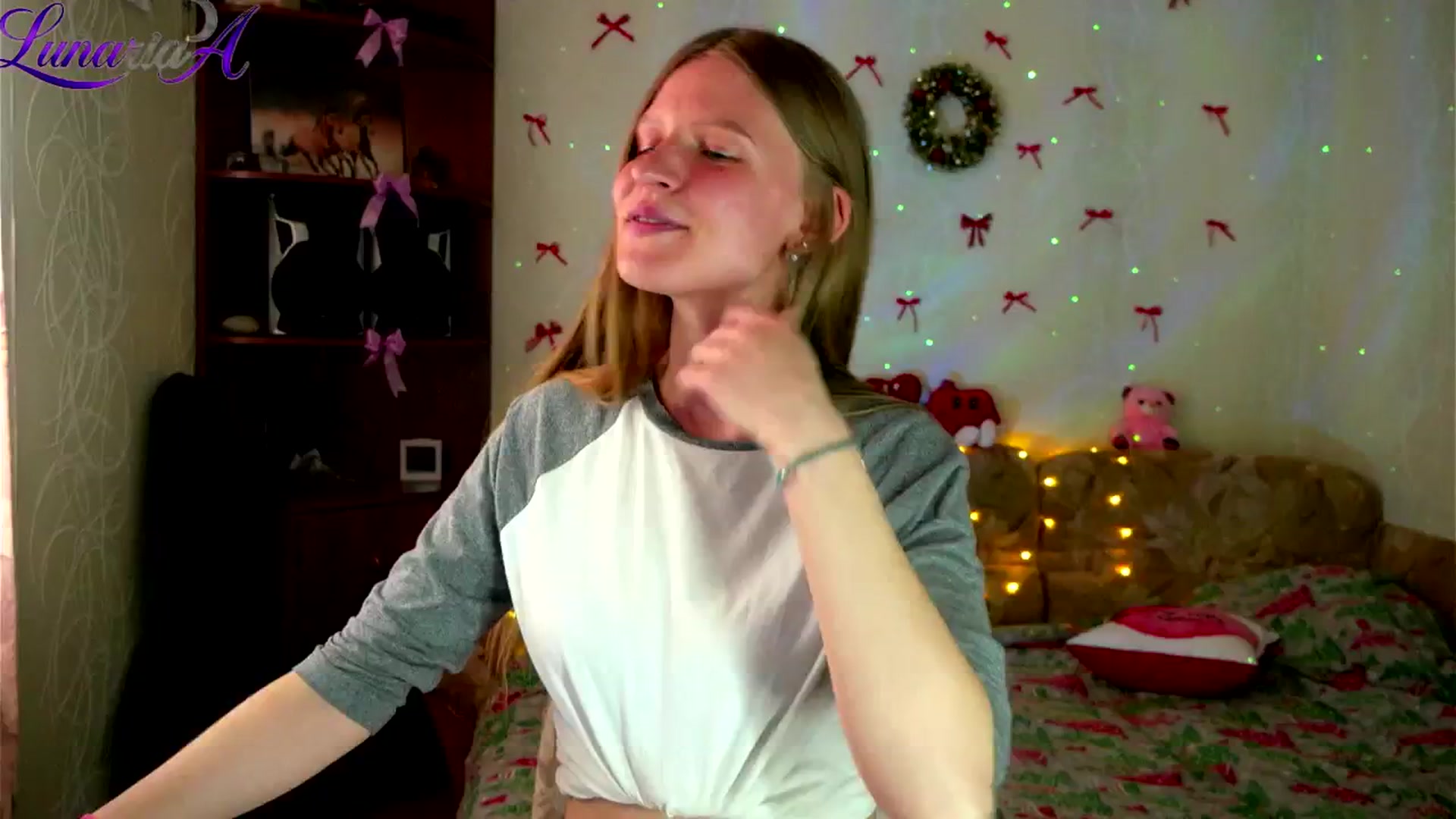 Gallery image thumbnail from Lunaria_a's myfreecams stream on, 04/22/2026, 11:58 image 1 of 20