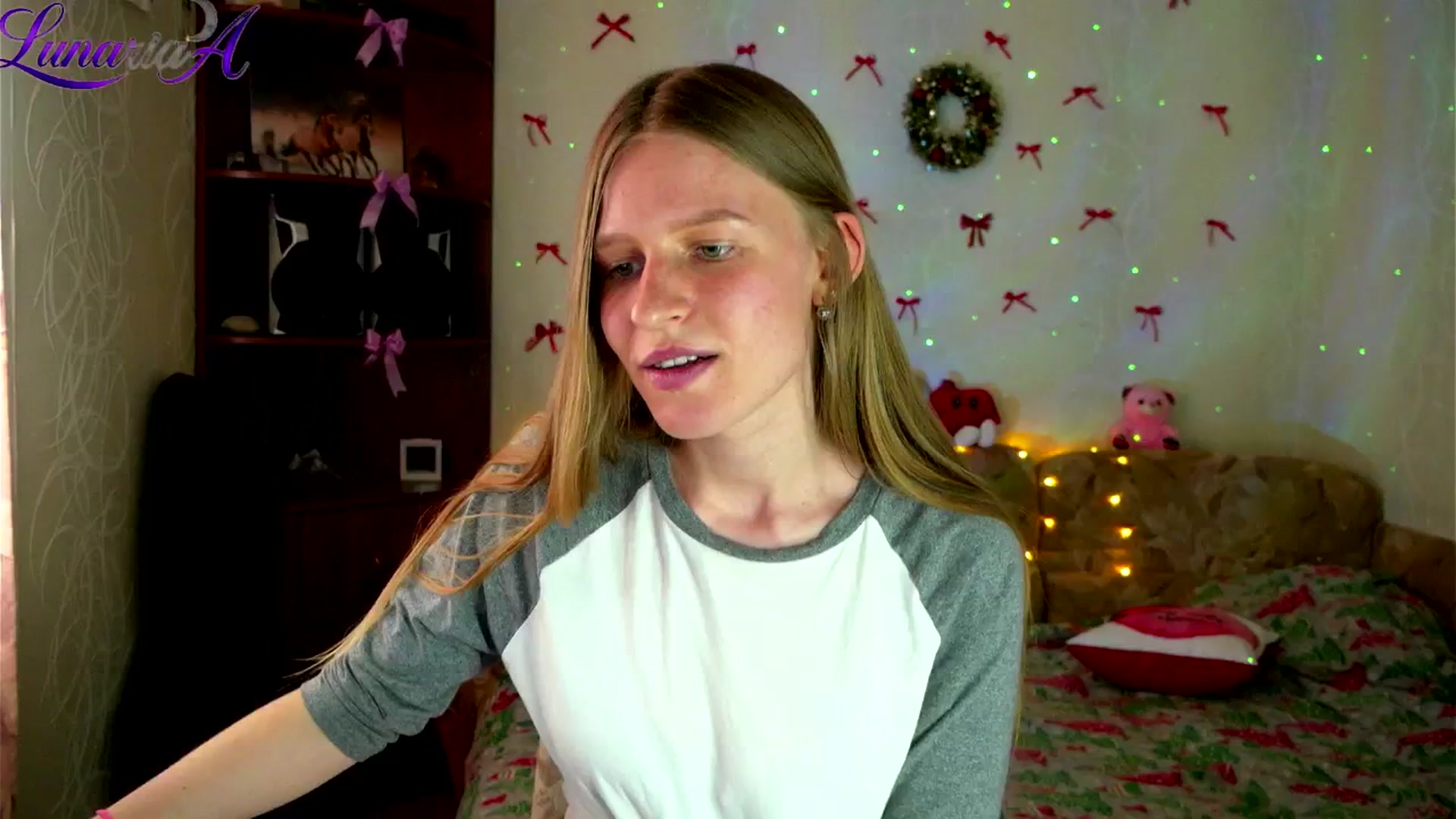 Gallery image thumbnail from Lunaria_a's myfreecams stream on, 04/22/2026, 11:58 image 7 of 20
