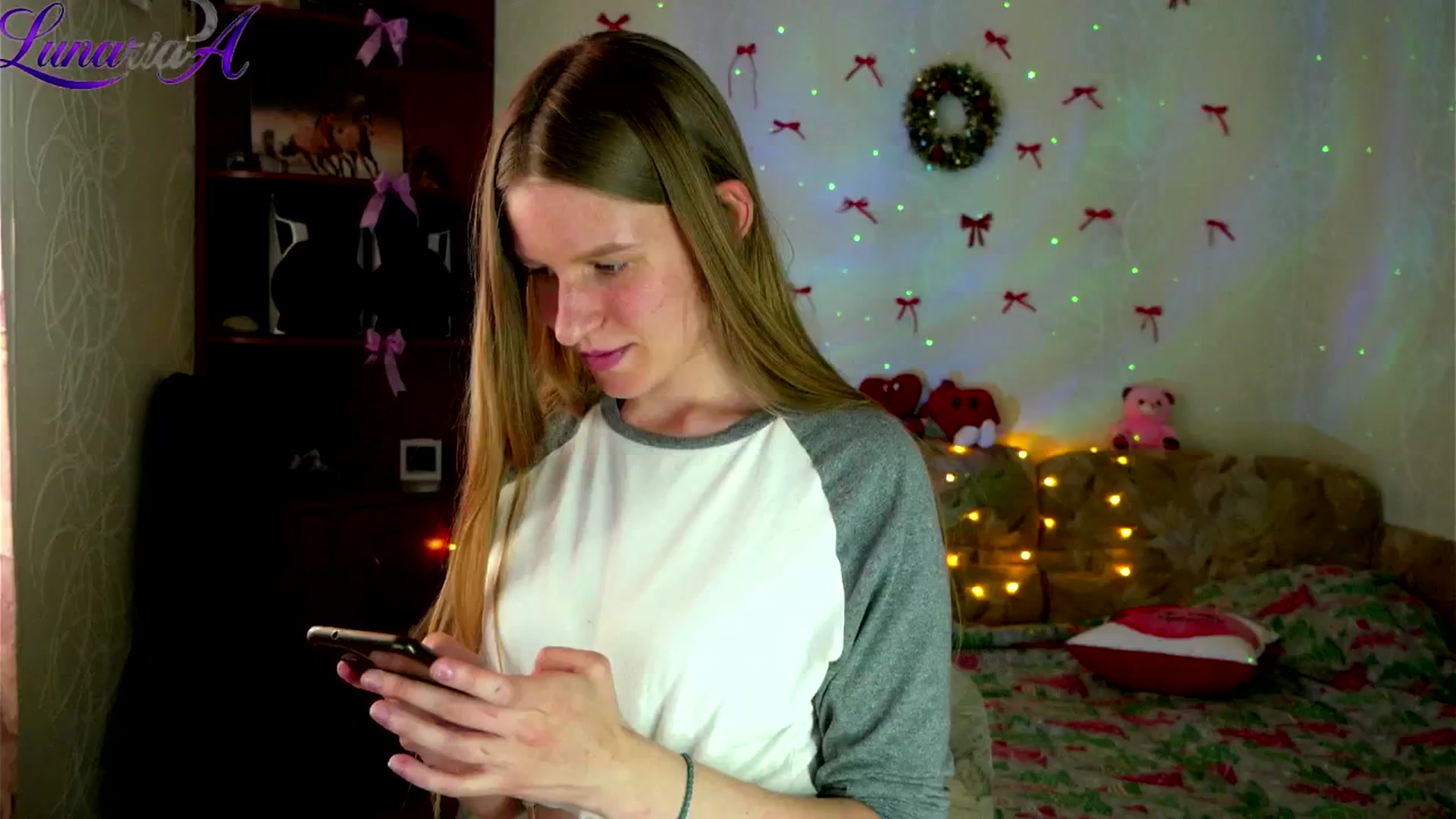 Gallery image thumbnail from Lunaria_a's myfreecams stream on, 04/22/2026, 11:58 image 13 of 20
